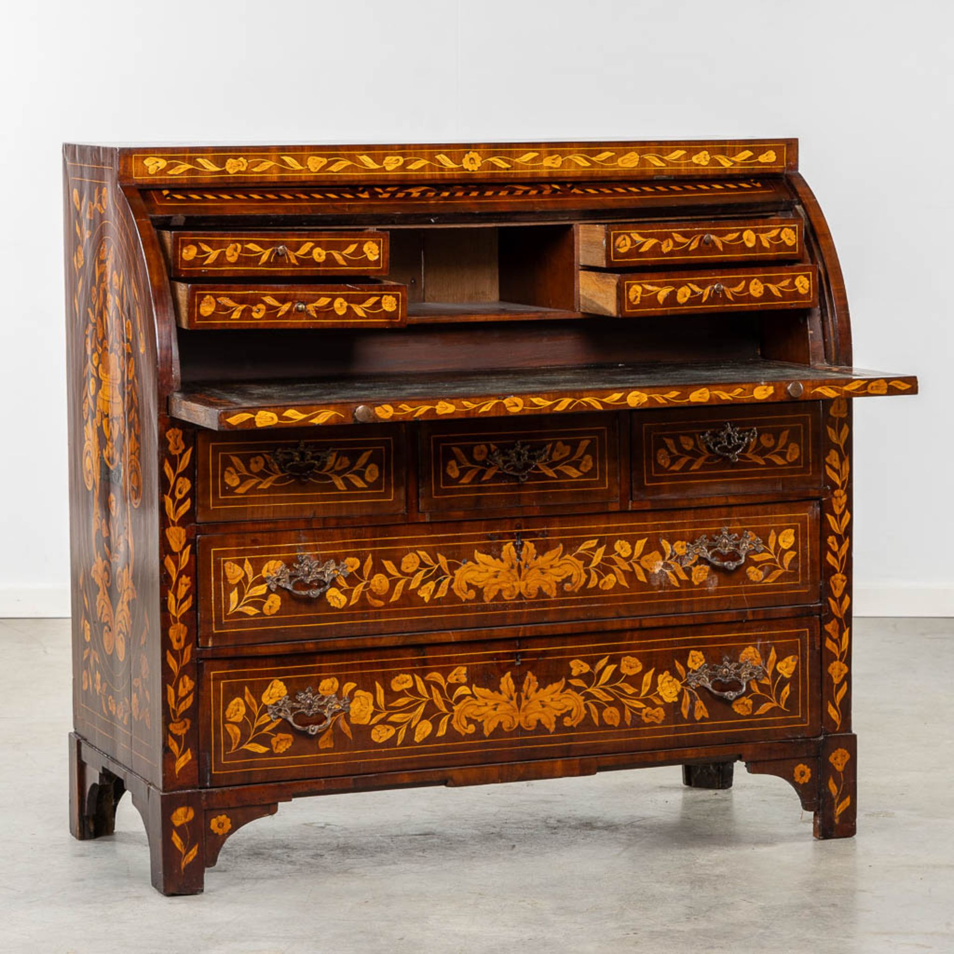A fine marquetry inlay secretaire cabinet, The Netherlands, 18th C. (L:51 x W:112 x H:108 cm) - Image 4 of 20