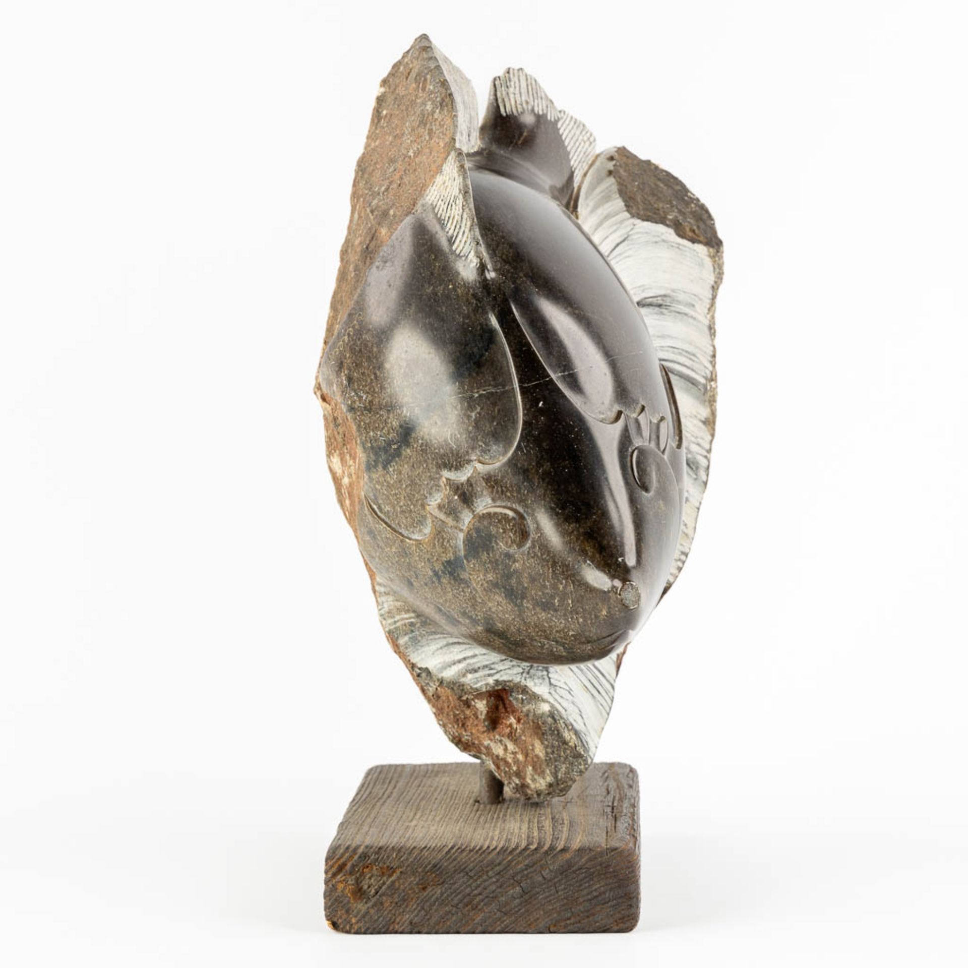 Lucien GHOMRI (1949) 'Fish' sculptured marble. (L:23 x W:42 x H:43 cm) - Image 4 of 10
