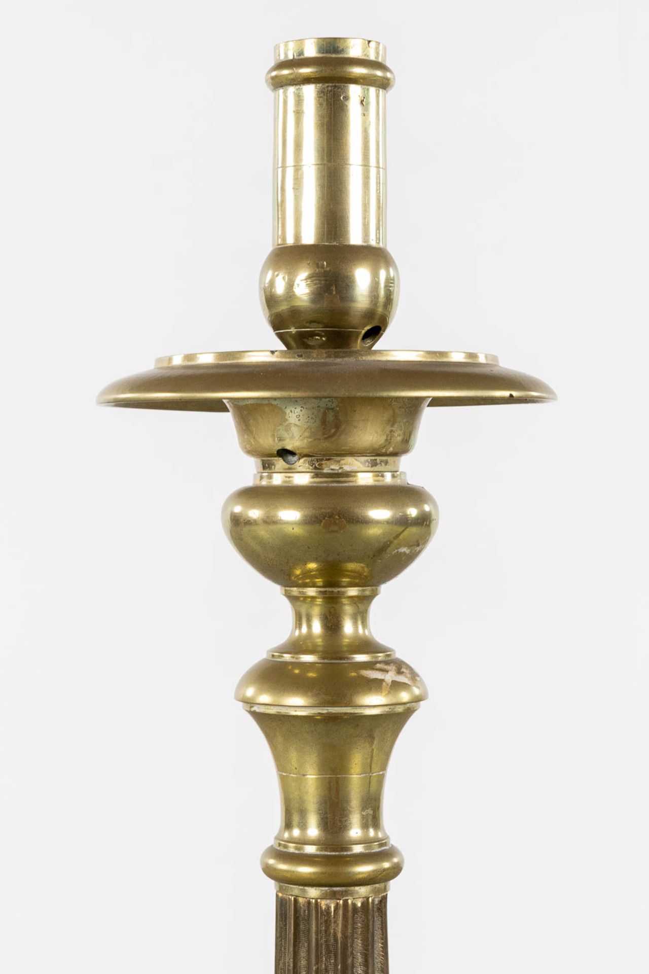 A pair of bronze church candlesticks/candle holders, Louis XV style. Circa 1900. (W:23 x H:105 cm) - Image 17 of 19