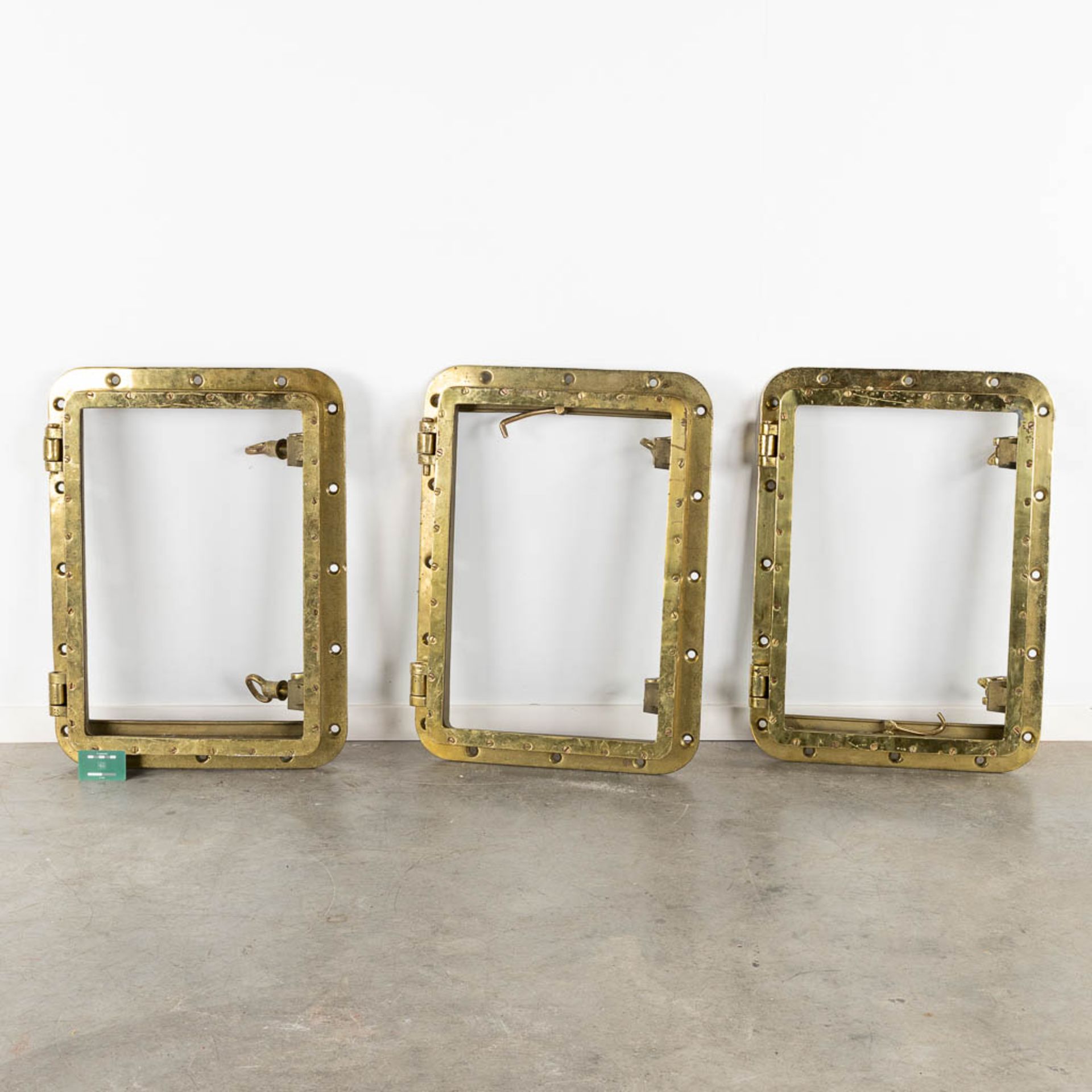 Three rectangular portholes, bronze. (L:17 x W:53 x H:74 cm) - Bild 2 aus 9