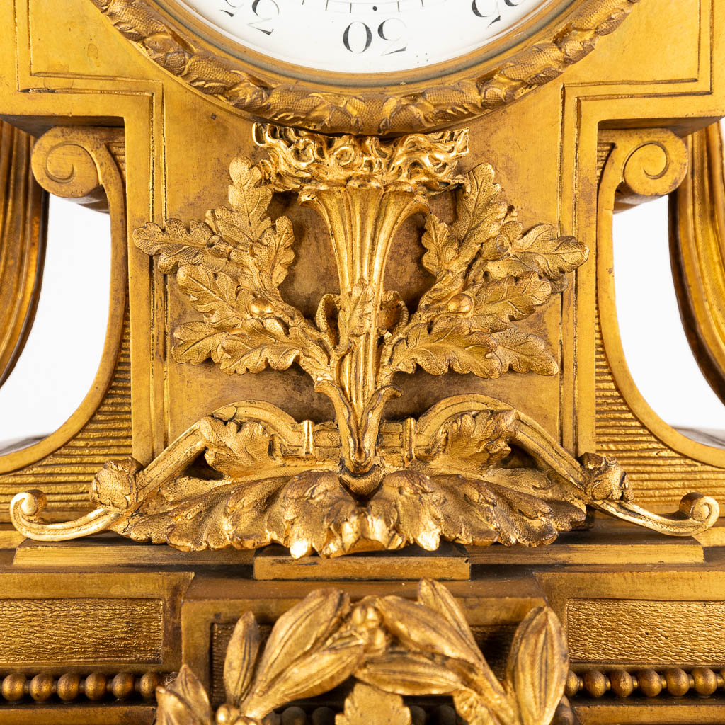 An antique mantle clock, gilt bronze in a Louis XVI style, decorated with ram's heads. Circa 1880. ( - Image 15 of 18