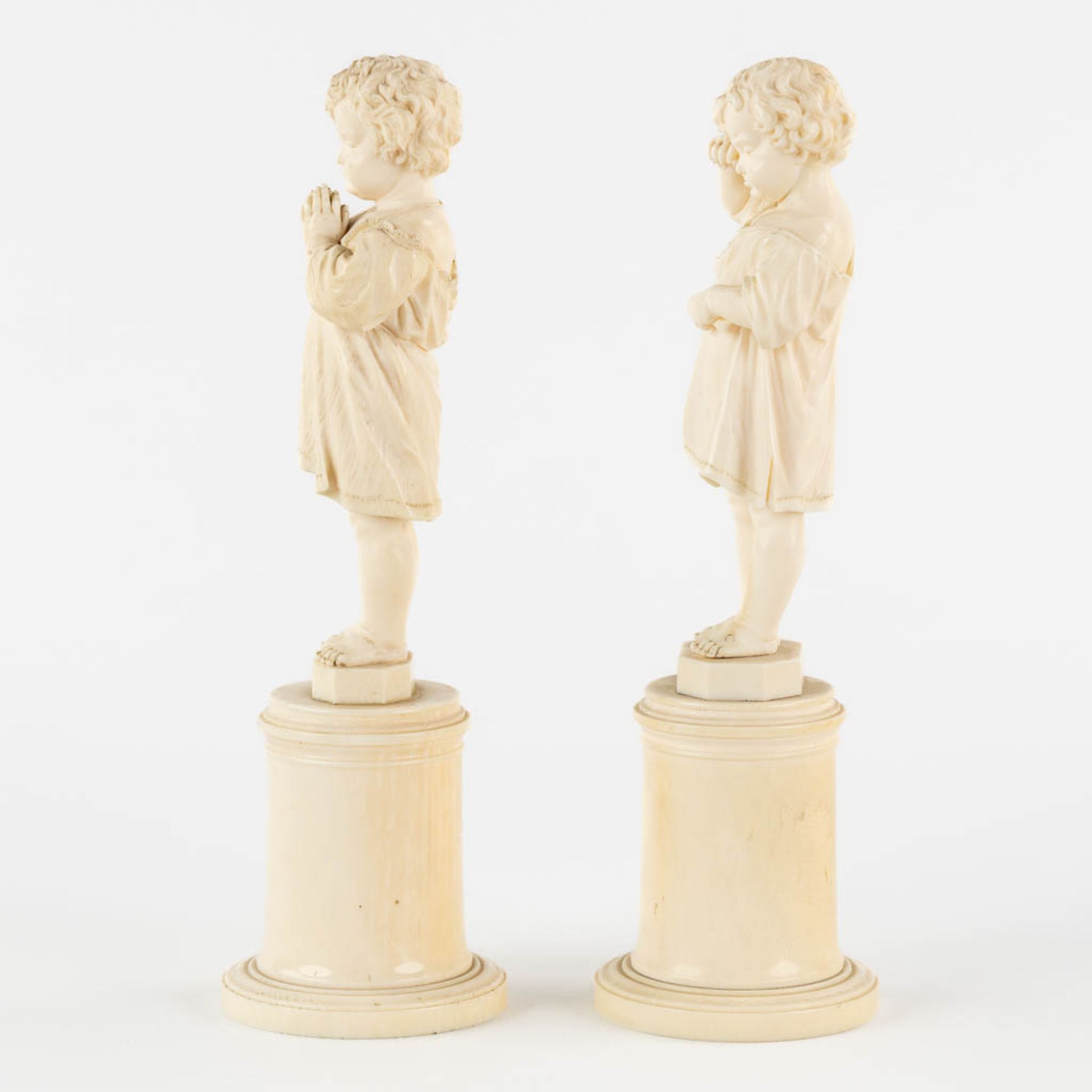 A pair of fine sculptures of Children, Ivory, Germany or Austria. 19th C. (H:19,5 x D:6 cm) - Bild 5 aus 10