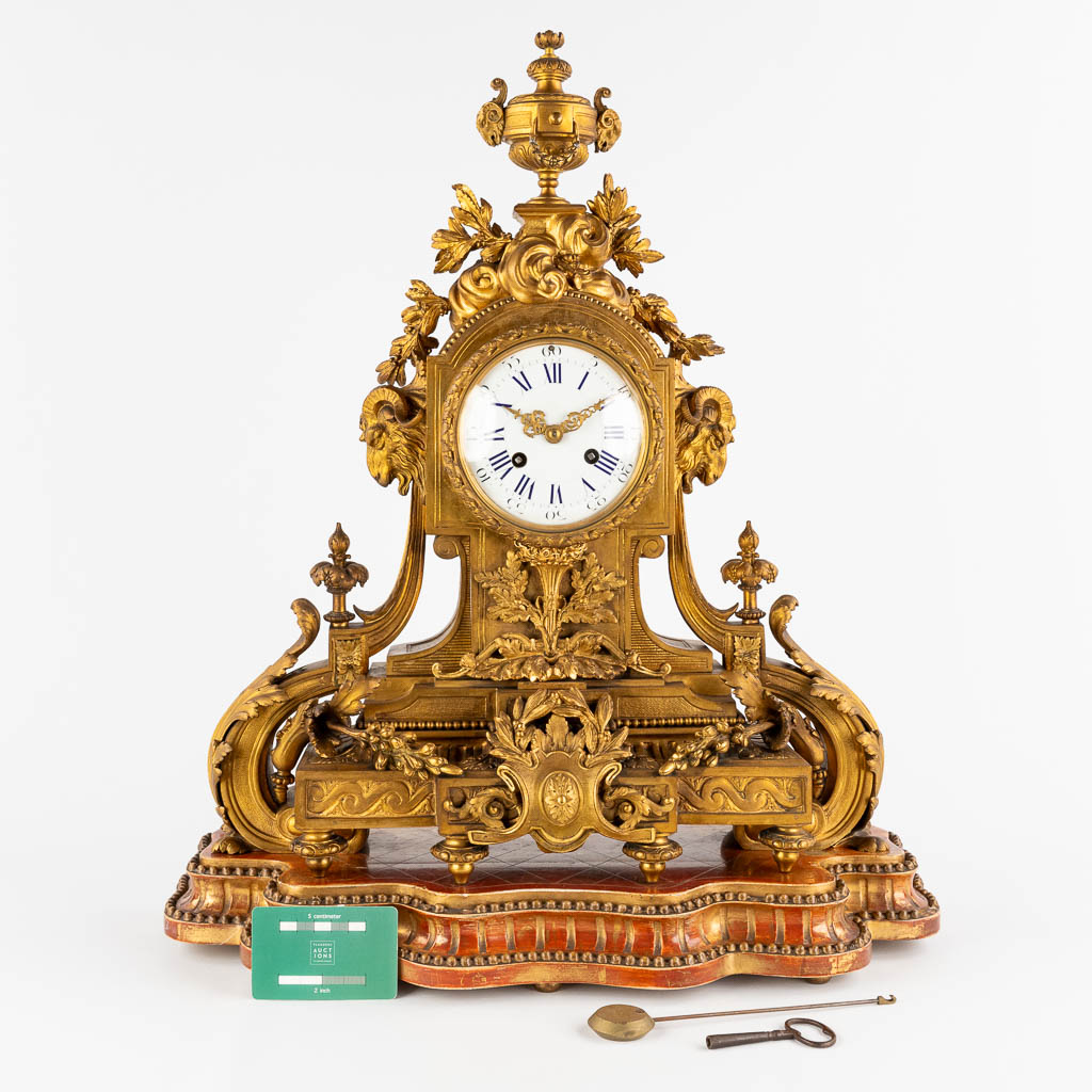 An antique mantle clock, gilt bronze in a Louis XVI style, decorated with ram's heads. Circa 1880. ( - Image 2 of 18