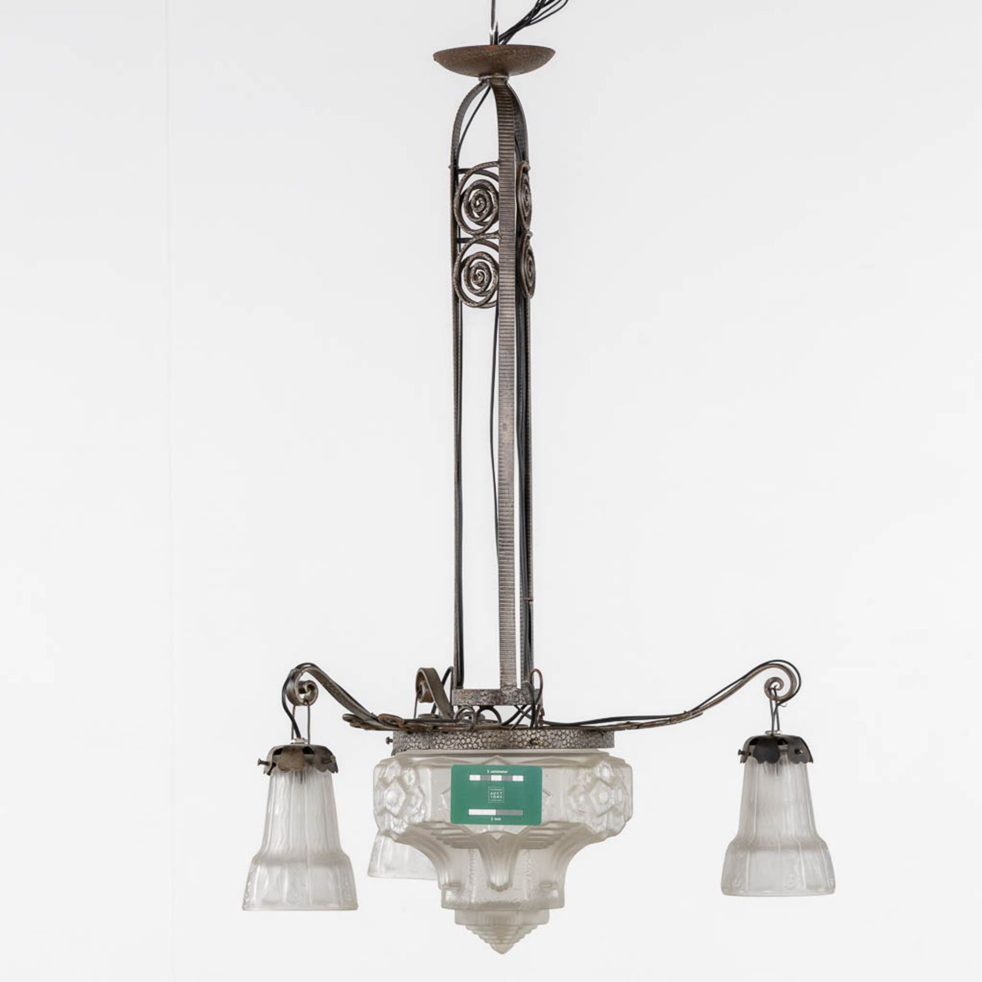 Muller Frères, Luneville, A wrought-iron and glass chandelier, Art Deco. (H:88 x D:50 cm) - Bild 2 aus 9
