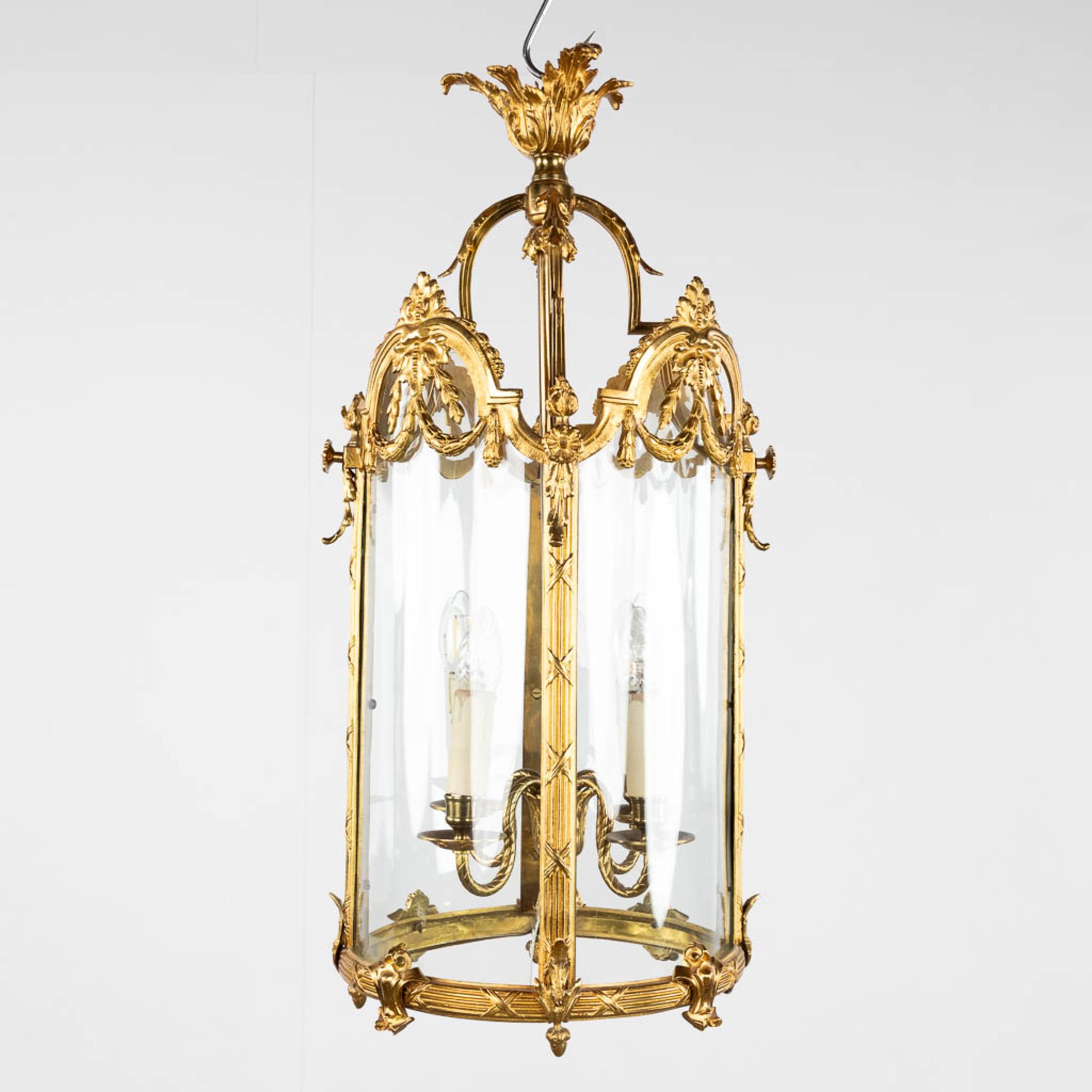 A hall lantern, bronze and glass. 20th C. (H:72 x D:31 cm) - Bild 3 aus 12
