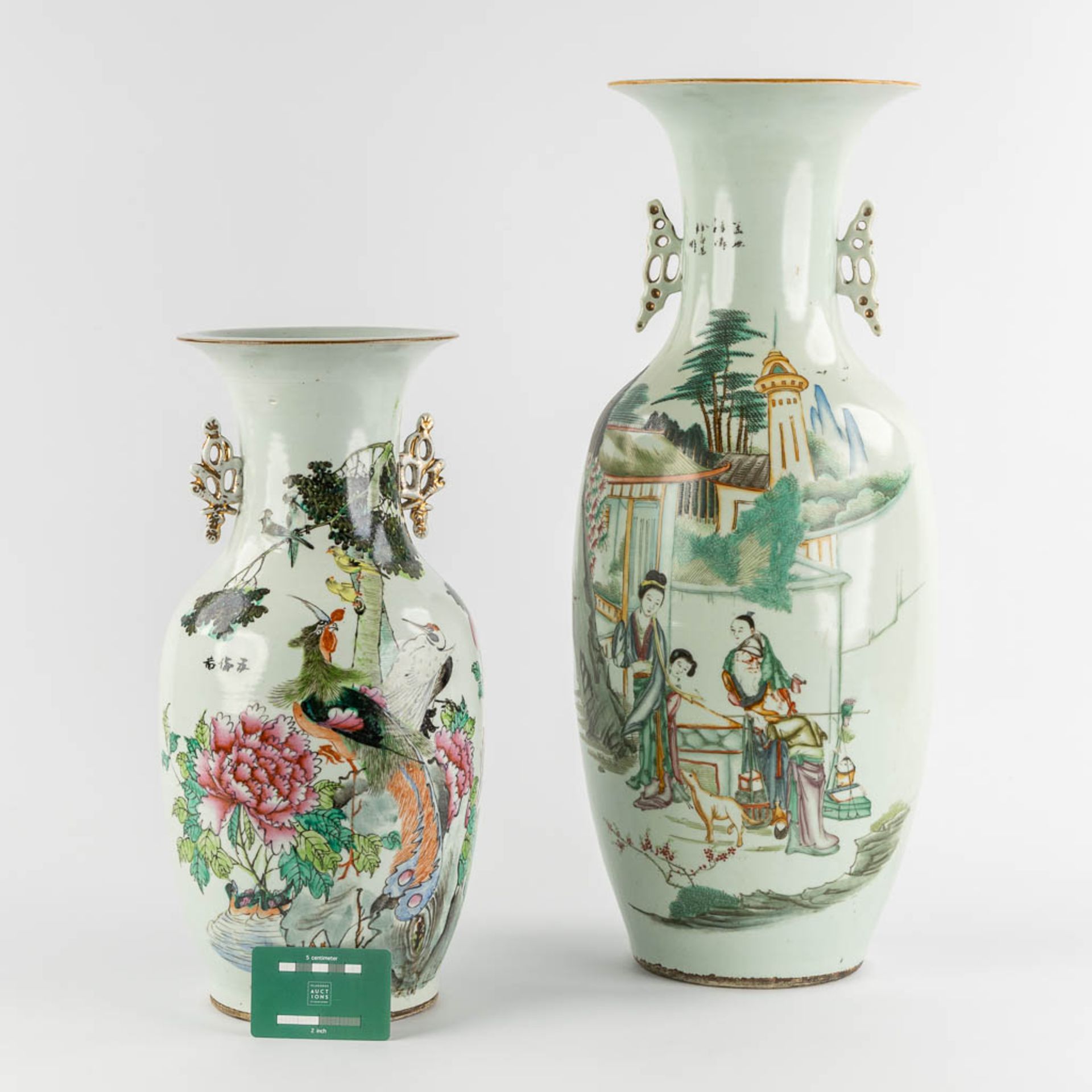 Two Chinese Famille Rose vases decorated with figurines. 19th/20th C. (H:58 x D:23 cm) - Image 2 of 15