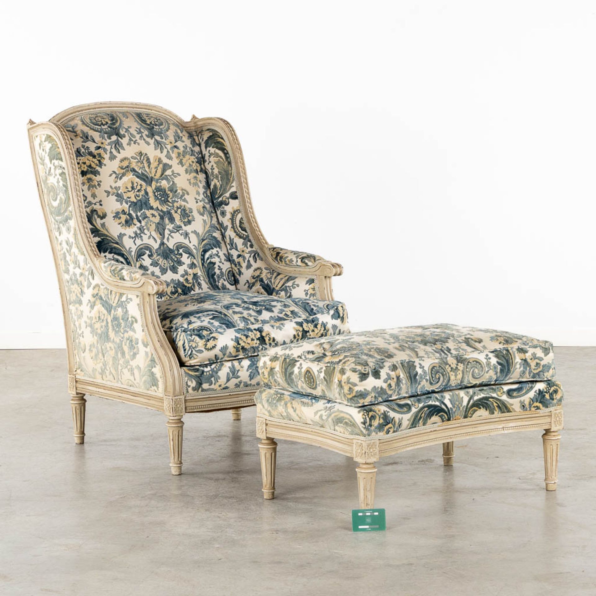 A decorative armchair, sculptured wood in Louis XVI style. (L:90 x W:67 x H:107 cm) - Bild 2 aus 11