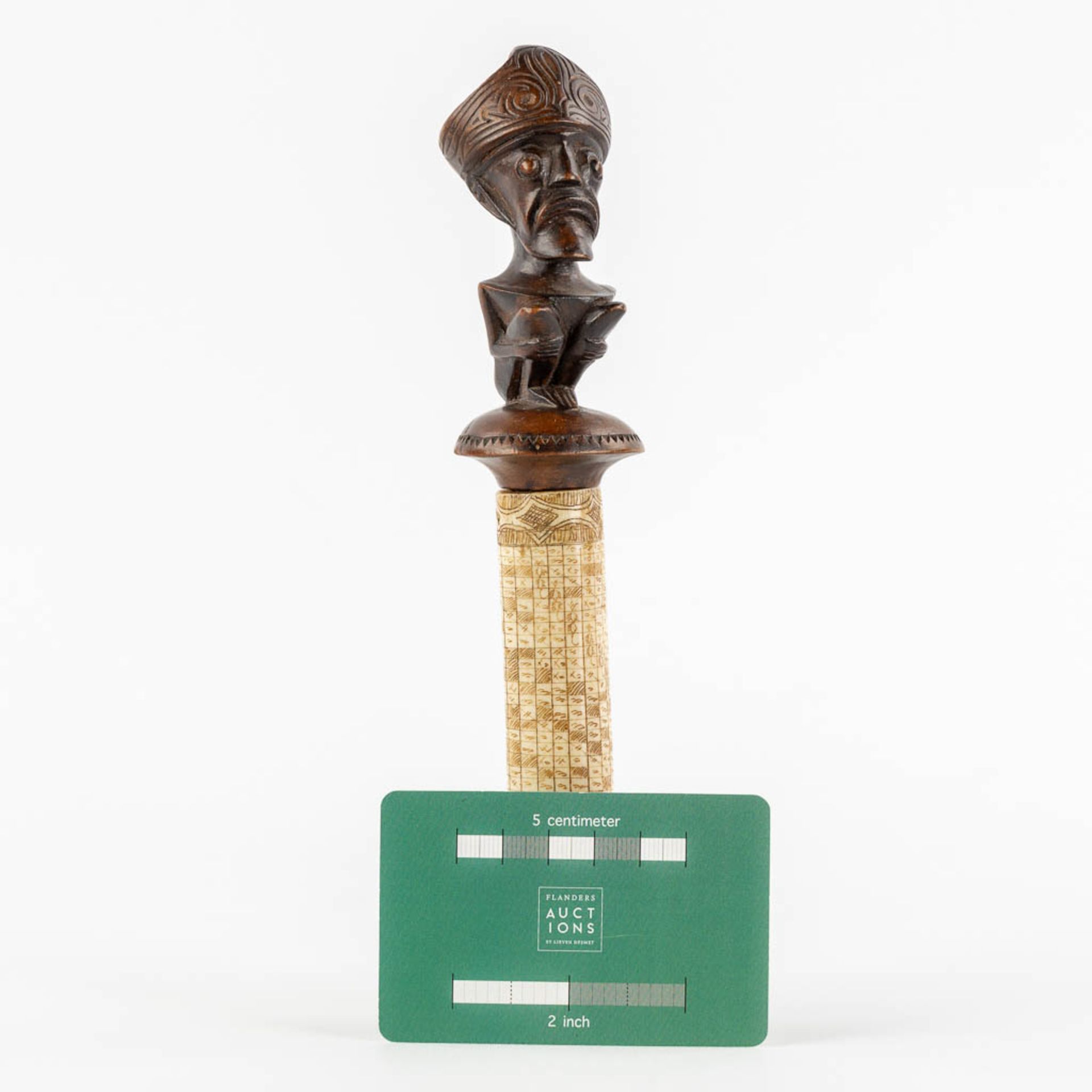 Batak Tribe, Sumatra, a medicinal calendar. Sculptured bone and wood. (H:22 cm) - Bild 2 aus 12