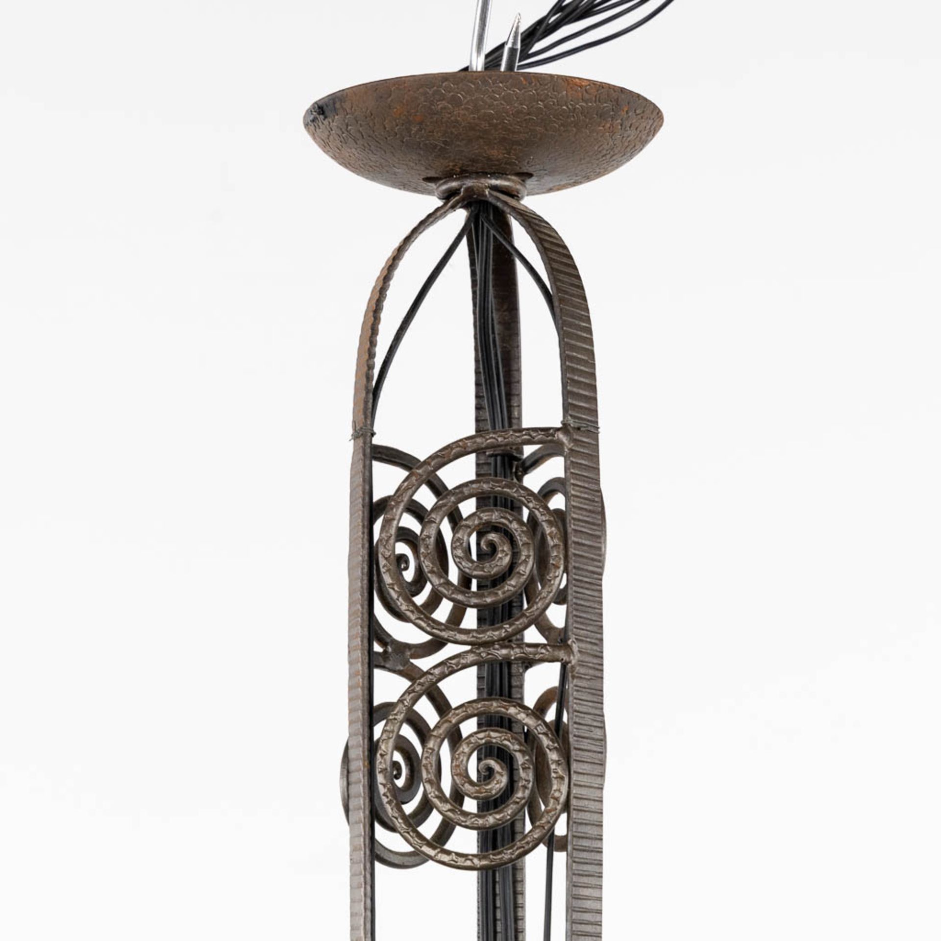 Muller Frères, Luneville, A wrought-iron and glass chandelier, Art Deco. (H:88 x D:50 cm) - Bild 4 aus 9