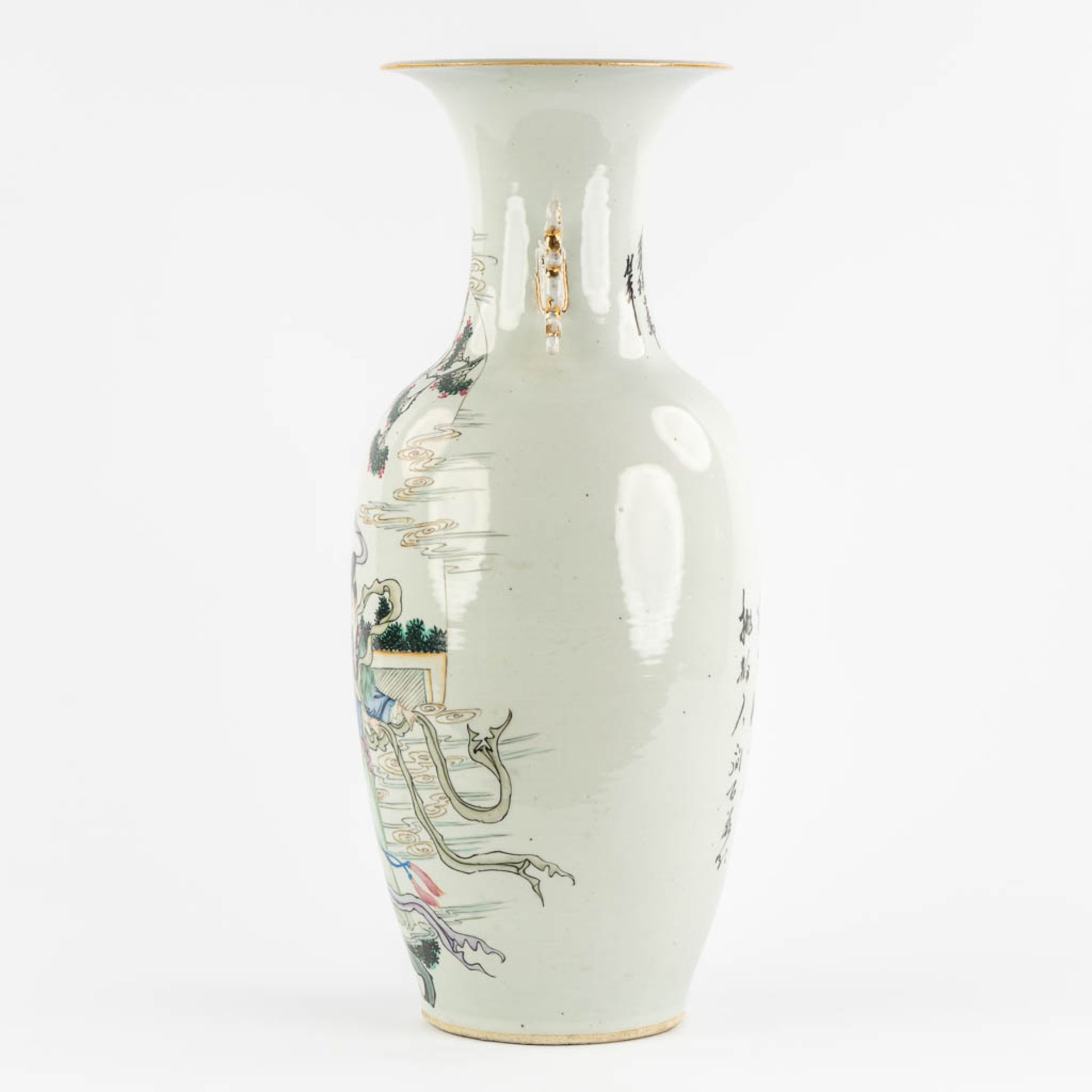 A Chinese vase decorated with ladies, 19th/20th C. (H:57 x D:25 cm) - Bild 4 aus 13