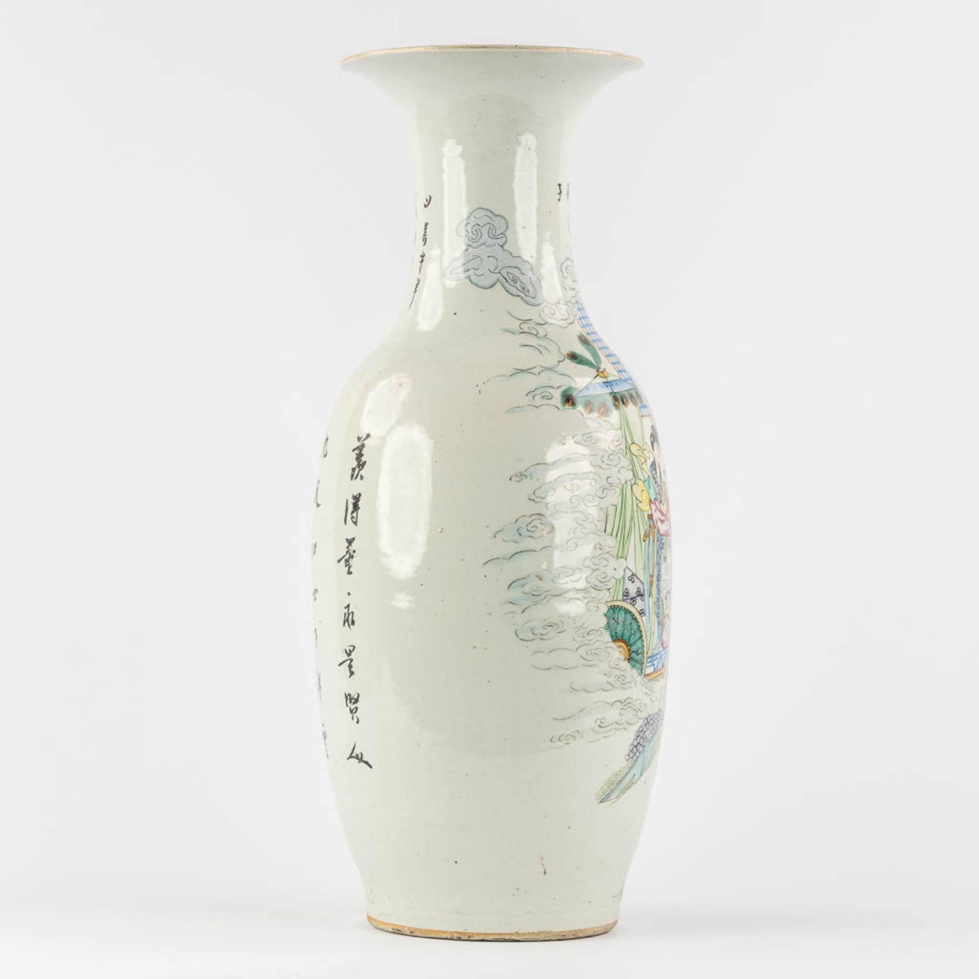A Chinese vase decorated with ladies. 19th/20th C. (H:58 x D:24 cm) - Image 6 of 13
