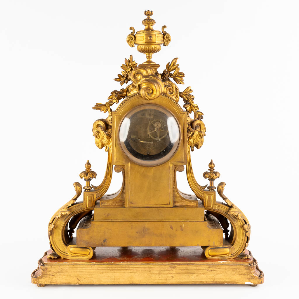 An antique mantle clock, gilt bronze in a Louis XVI style, decorated with ram's heads. Circa 1880. ( - Image 6 of 18