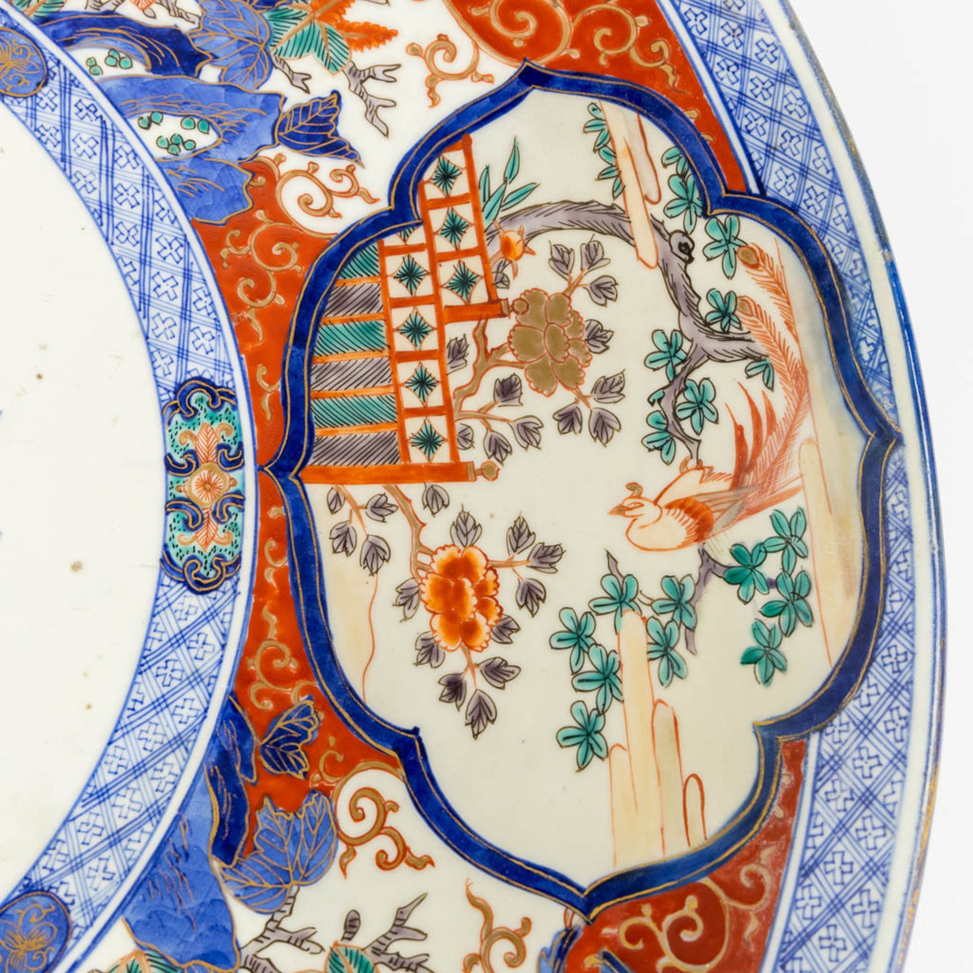 An exceptionally large Japanese Imari plate, 19th C. (D:62 cm) - Bild 11 aus 15