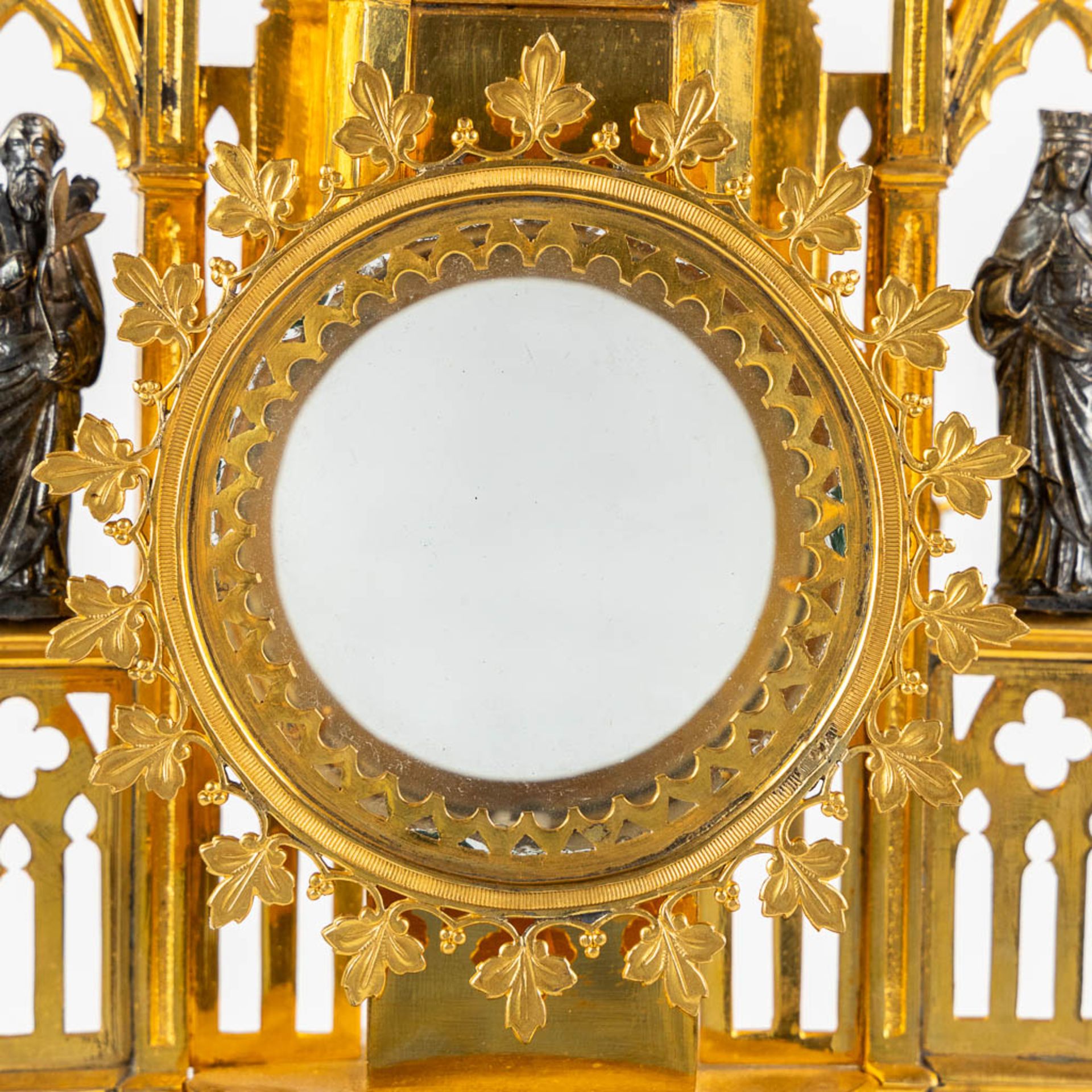 A Tower monstrance, gilt and silver plated brass, Gothic Revival. 19th C. (W:21,5 x H:58 cm) - Image 5 of 22