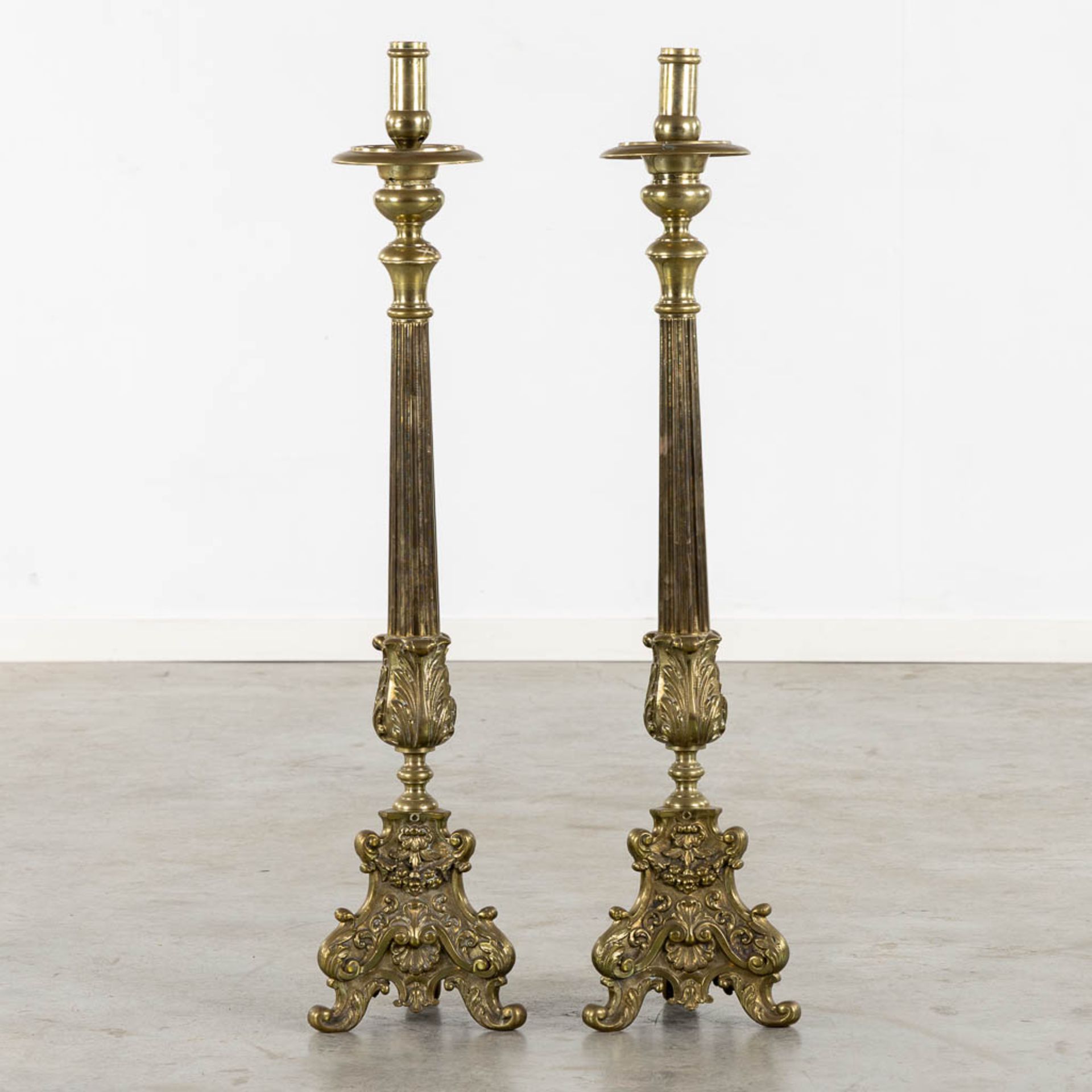 A pair of bronze church candlesticks/candle holders, Louis XV style. Circa 1900. (W:23 x H:105 cm) - Image 14 of 19