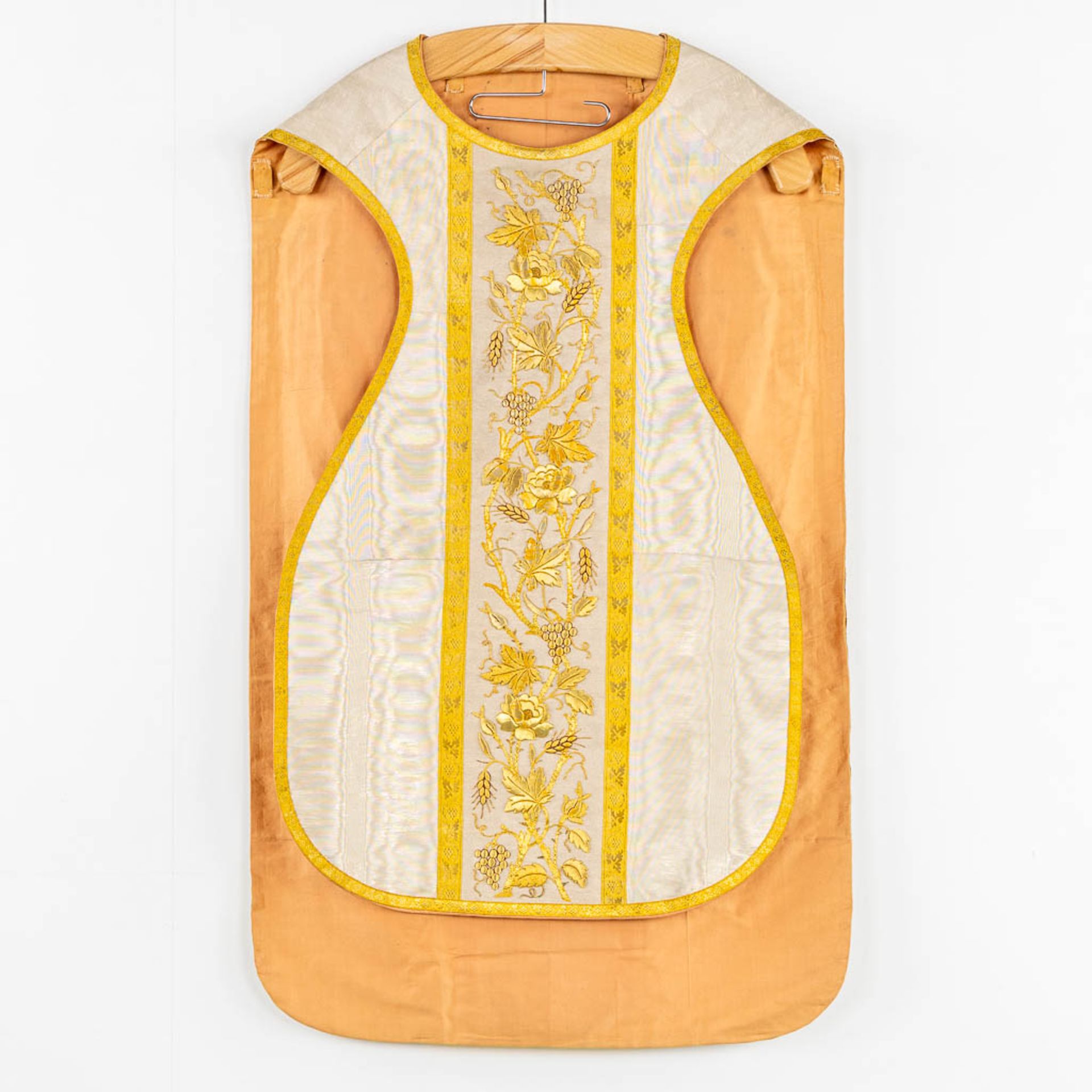 A Roman Chasuble, Thick gold thread brocade with floral decors and the Holy Grail. - Image 5 of 7