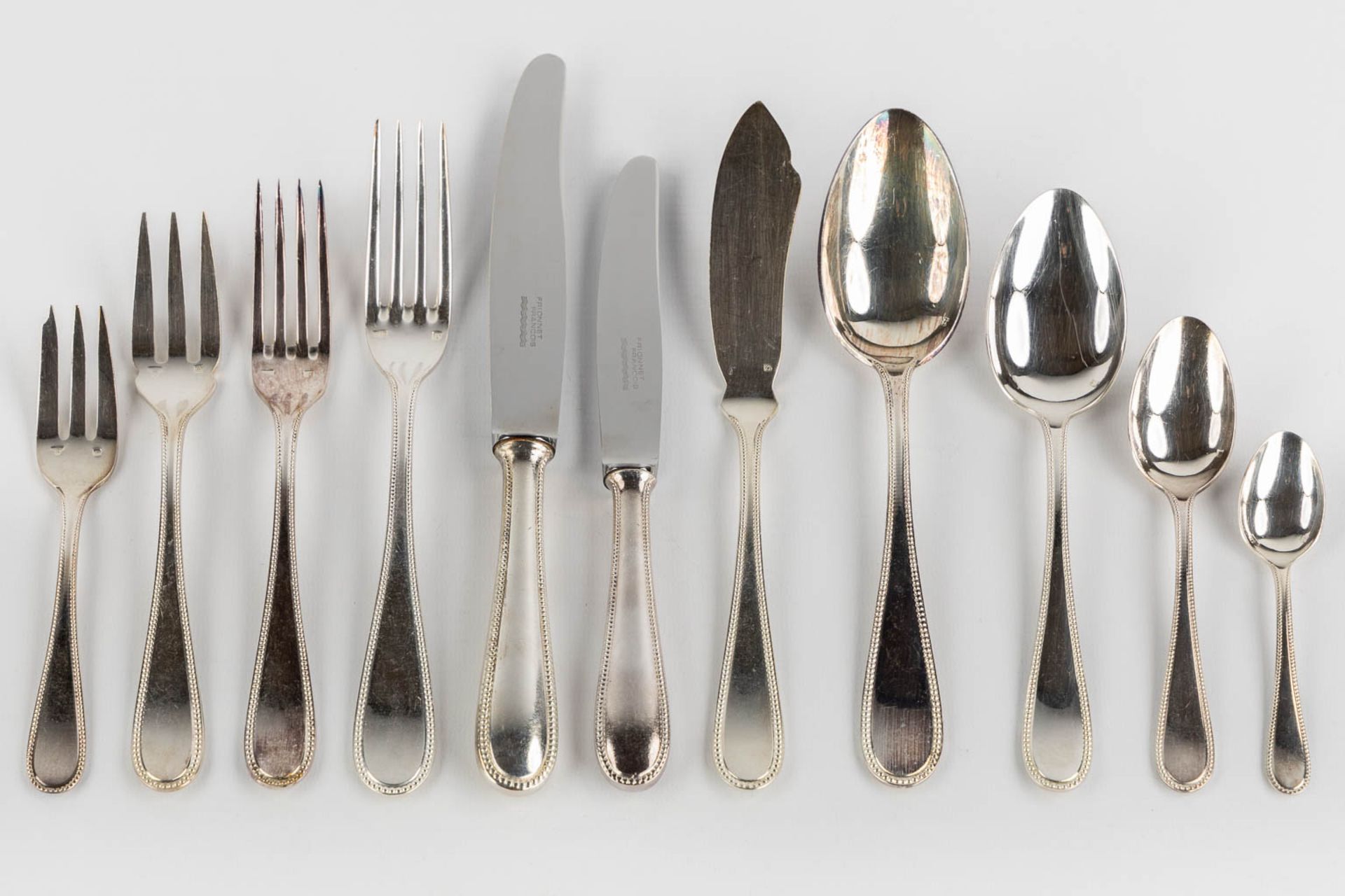 Francois Frionnet, a 12-person, 144-piece silver-plated cutlery. (L:32 x W:46 x H:28 cm) - Bild 10 aus 17