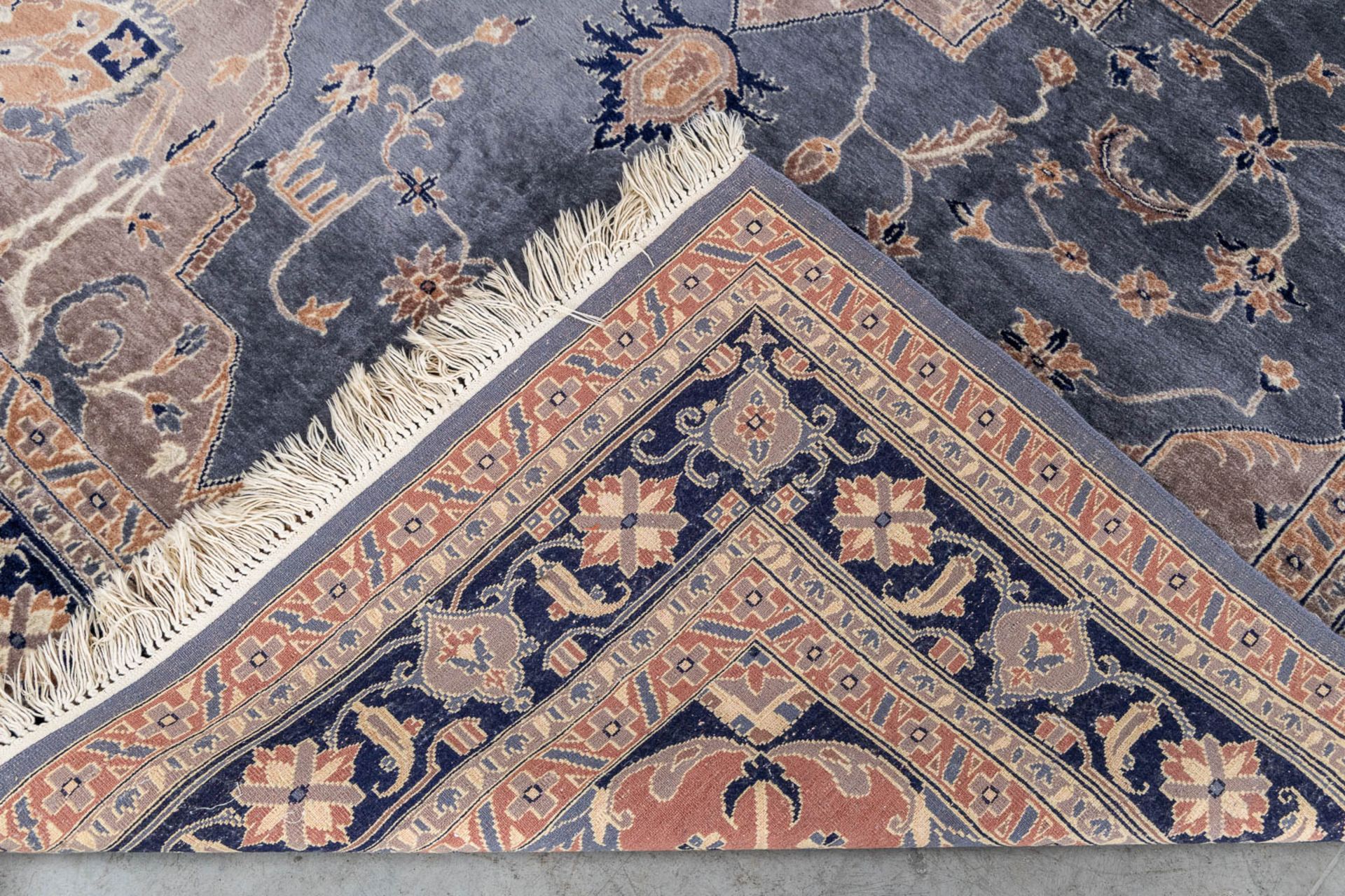 An Oriental hand-made carpet. Serapi. (L:282 x W:194 cm) - Image 7 of 7