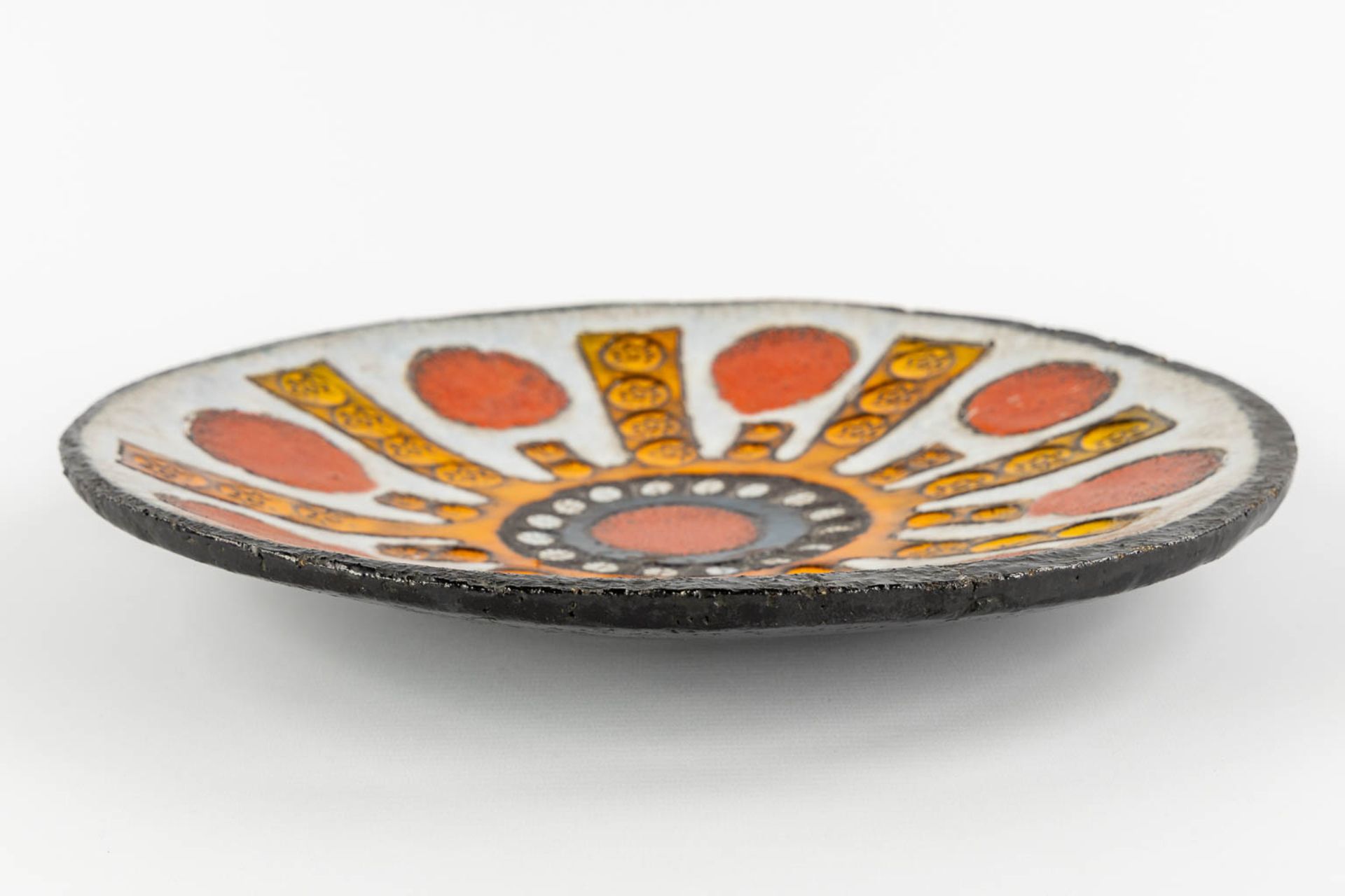 Three ceramic items, bowls and platter. Circa 1970. (D:35 cm) - Image 7 of 11