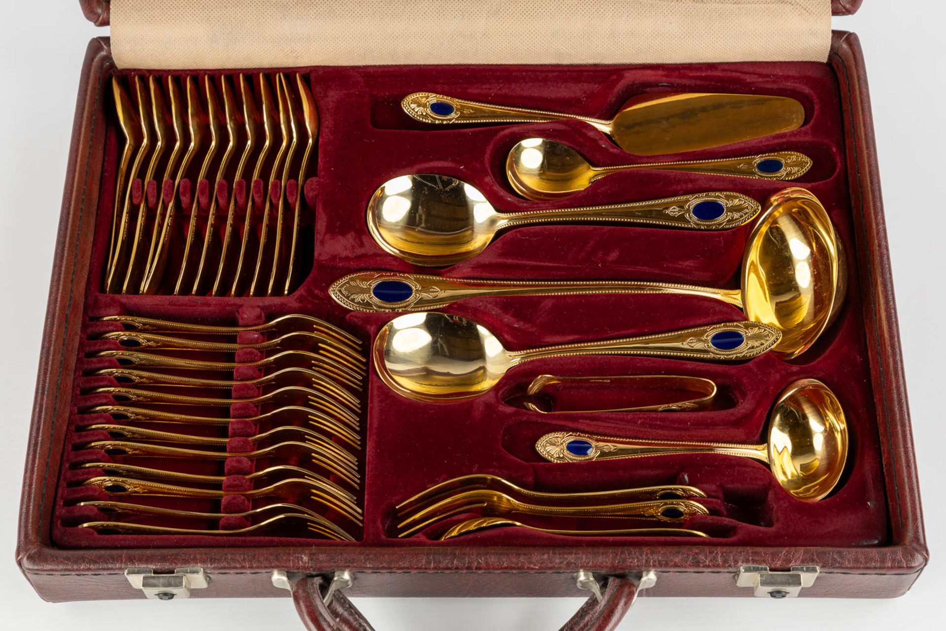 A gold-plated 'Bestecke Solingen' flatware cutlery set, made in Germany. (L:33 x W:45,5 x H:9,5 cm) - Image 4 of 11