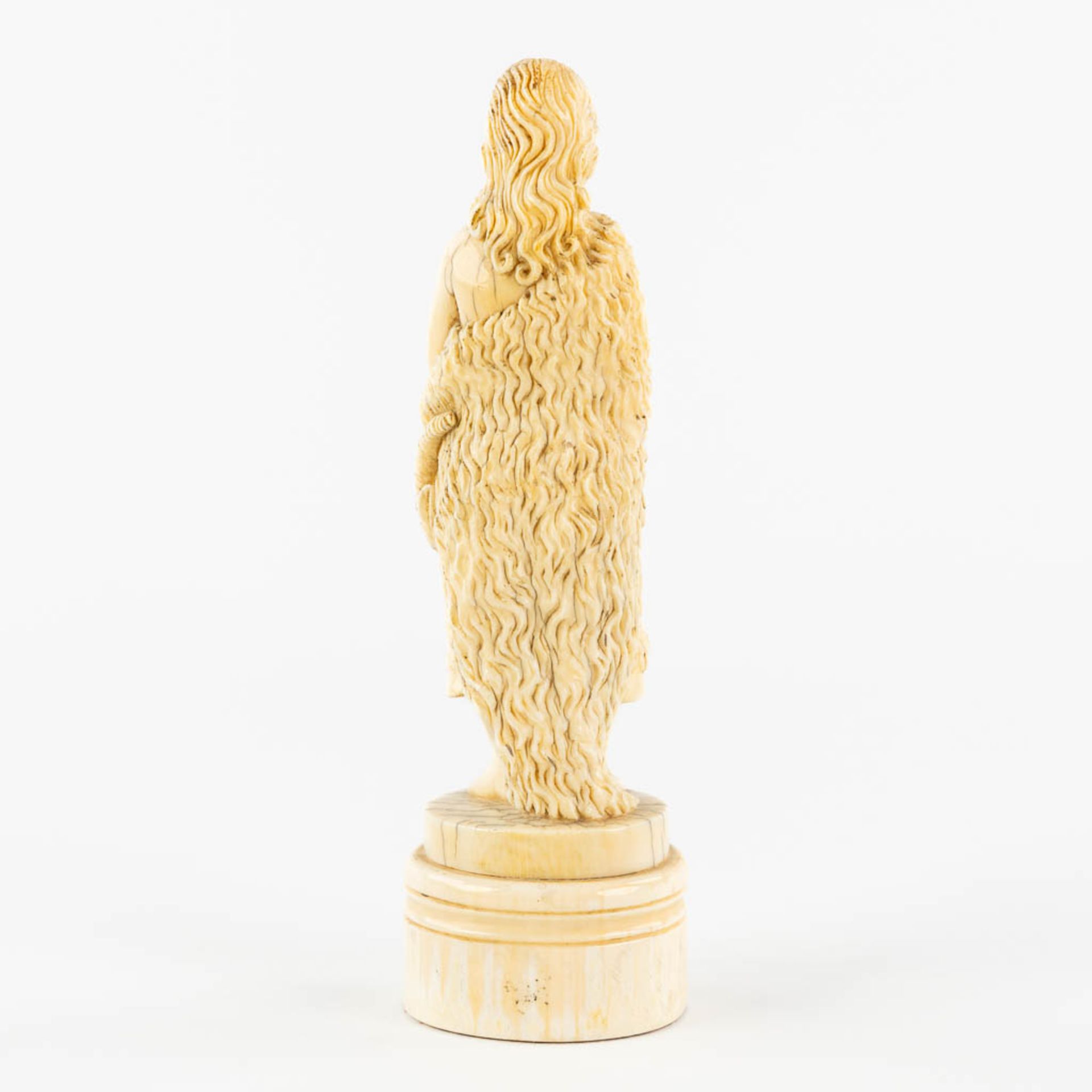 An antique figurine 'Eve in the garden of Eden', sculptured ivory. Dieppe, France, 19th C. (L:5 x W: - Image 5 of 9