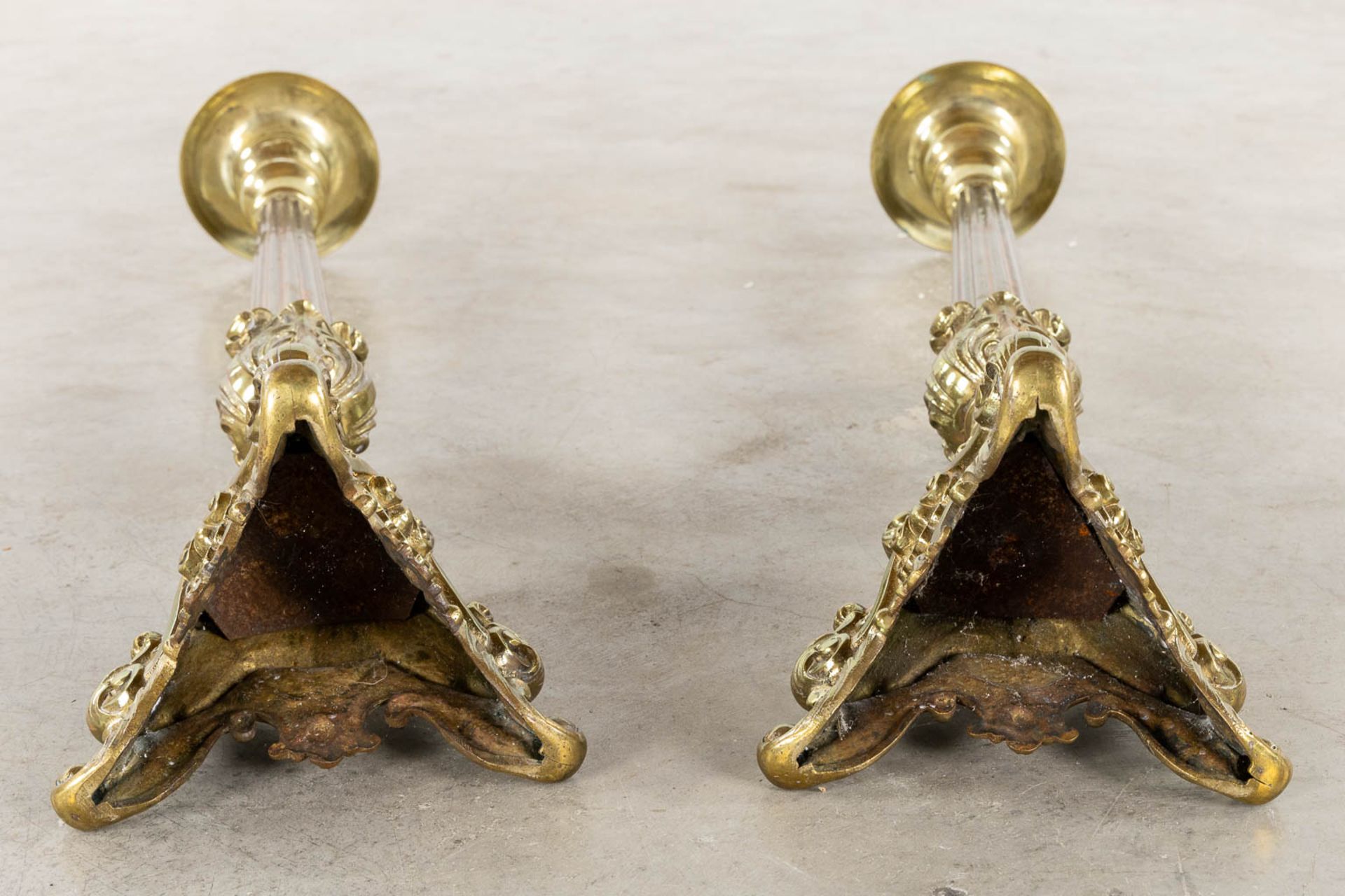 A pair of bronze church candlesticks/candle holders, Louis XV style. Circa 1900. (W:23 x H:105 cm) - Image 19 of 19