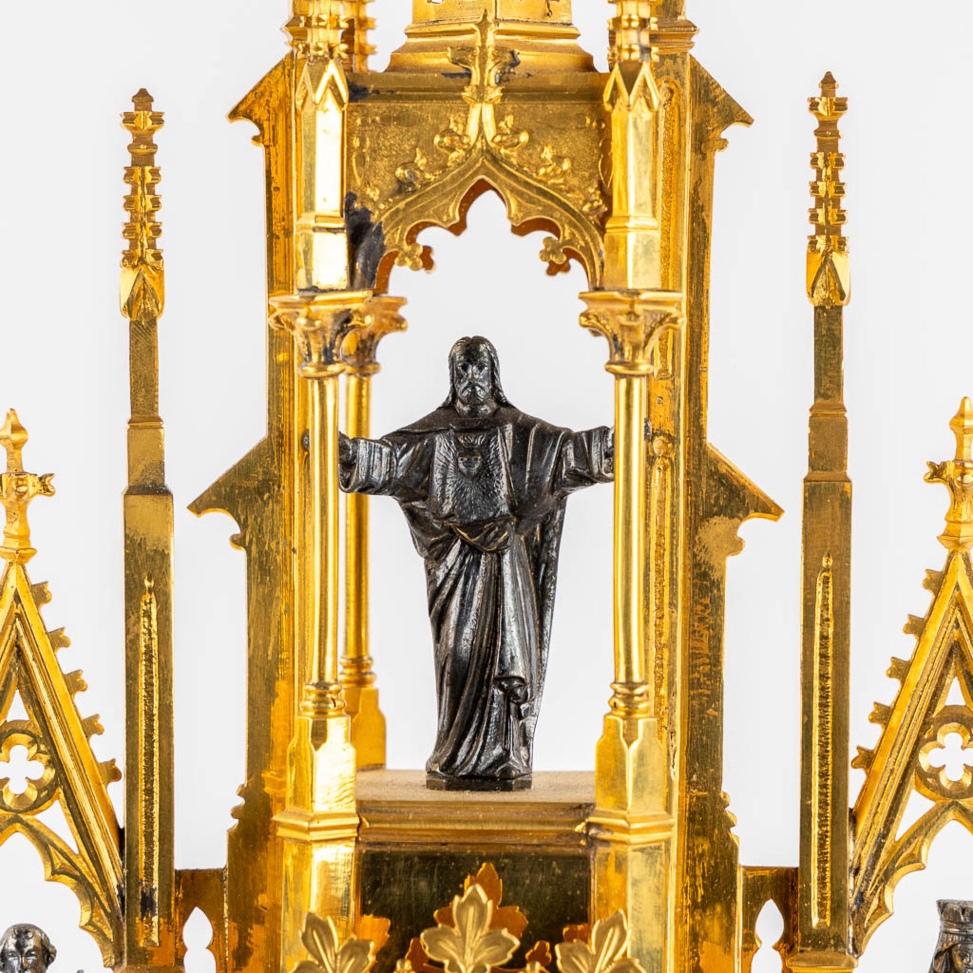 A Tower monstrance, gilt and silver plated brass, Gothic Revival. 19th C. (W:21,5 x H:58 cm) - Image 13 of 22
