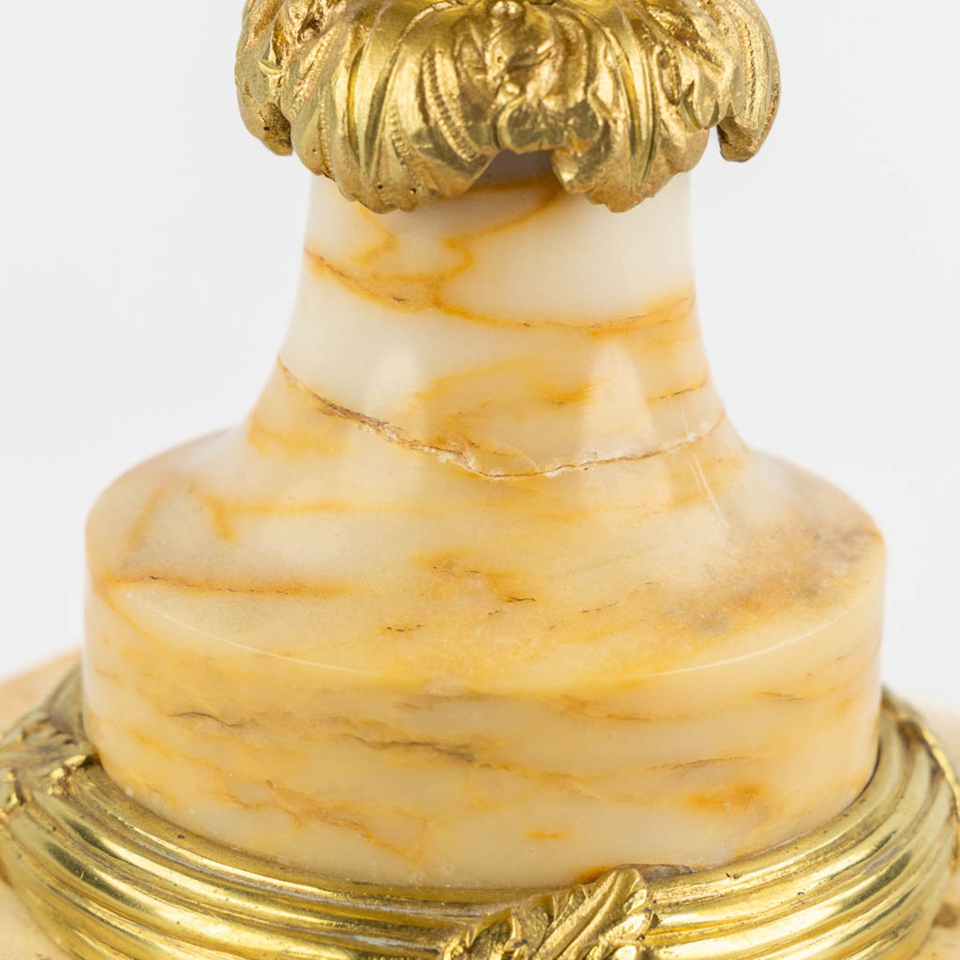 A pair of marble cassolettes, decorated with gilt bronze ram's heads. 19th C. (L:21 x W:25 x H:54 cm - Image 13 of 14