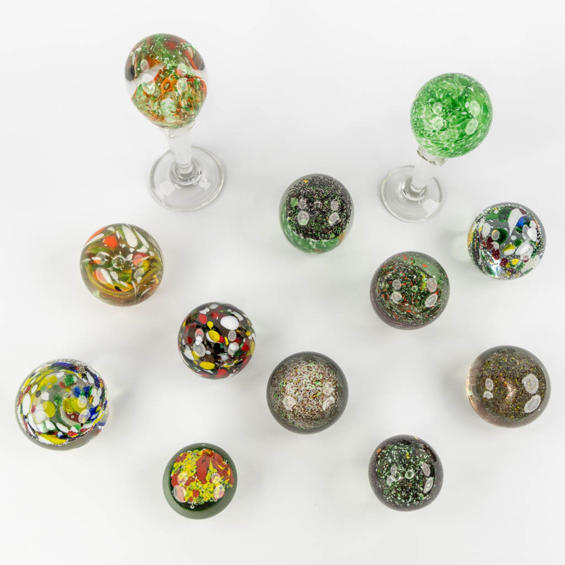 A large collection of 23 glass paperweights, Murano, Italy. (H:22,5 cm) - Bild 10 aus 17