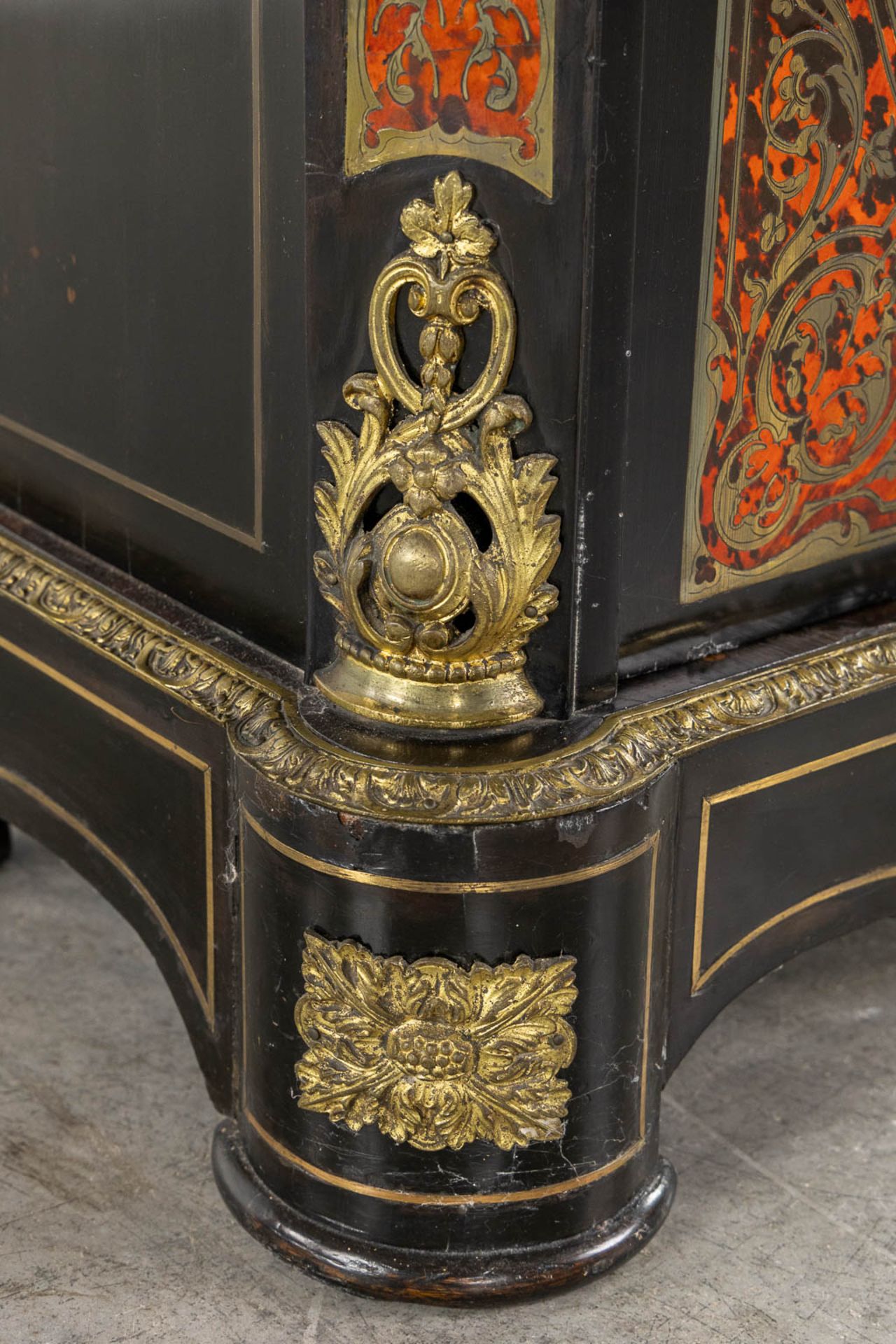 A Boulle inlay one-door cabinet, Napoleon 3. 19th C. (L:38 x W:82 x H:103 cm) - Image 16 of 17