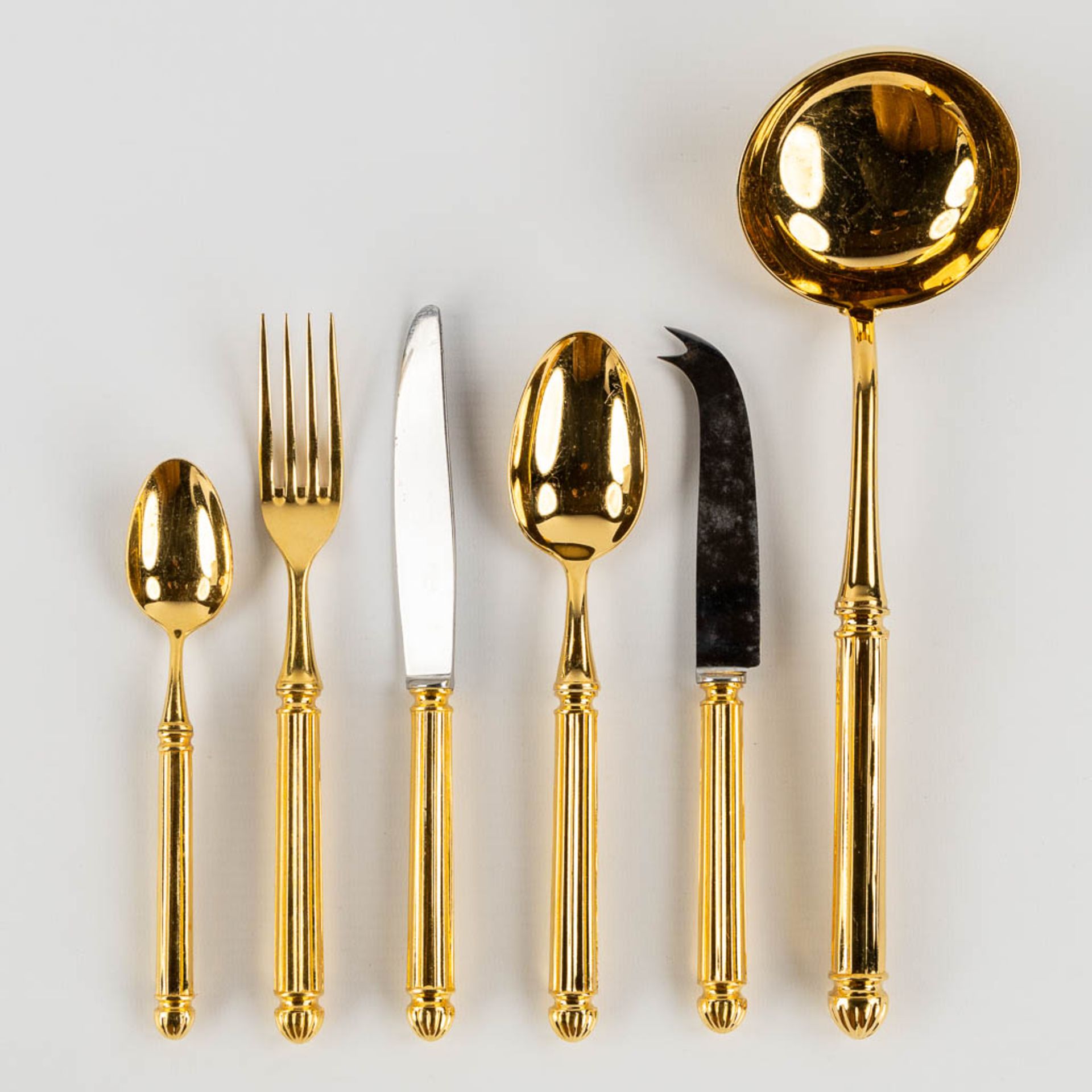 A large gold-plated cutlery, 68-pieces. (L:27 cm)