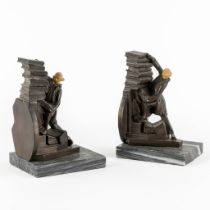 A pair of bronze 'book ends', patinated bronze mounted on marble. Circa 1920. (L:10 x W:12 x H:17 cm