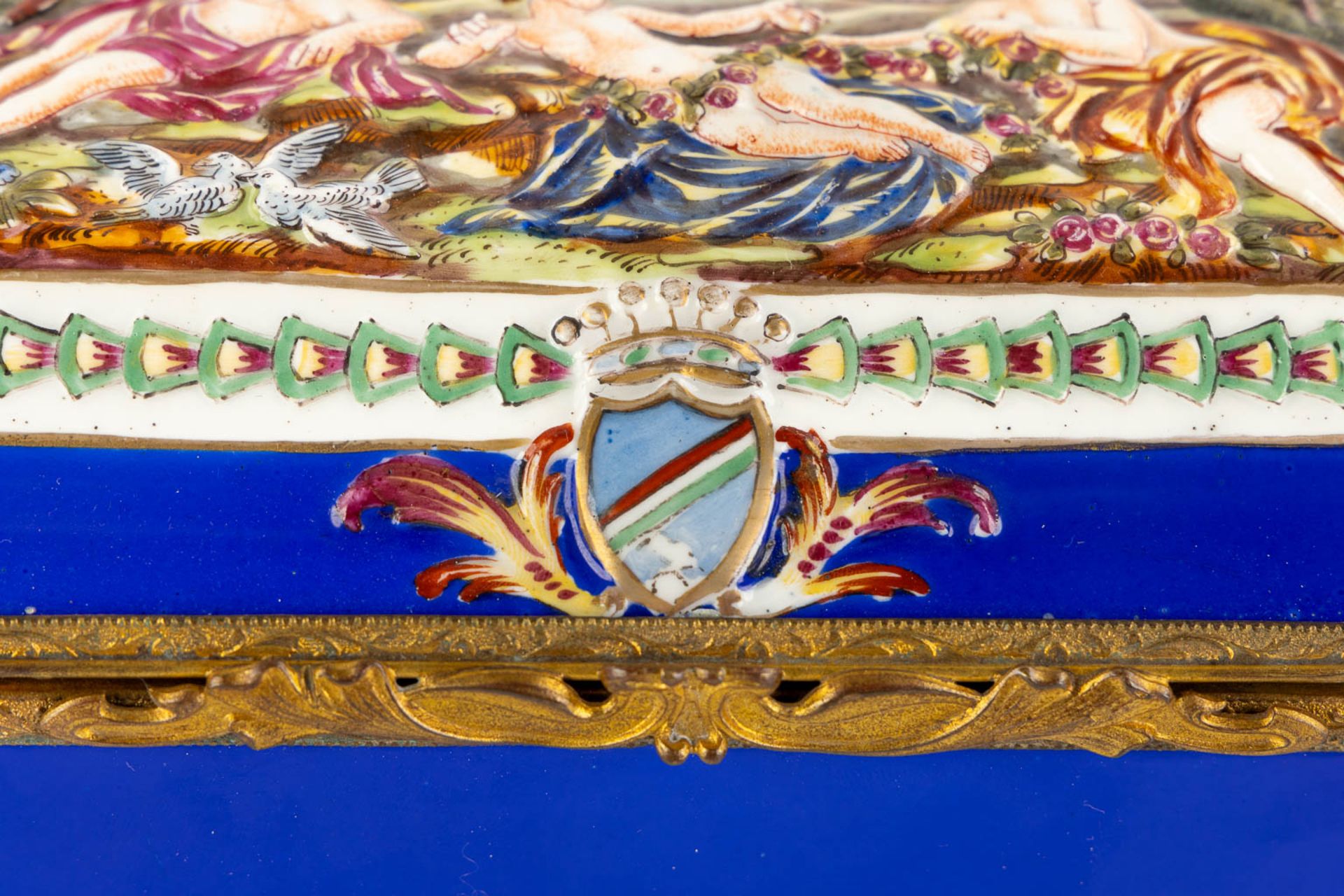 Capodimonte, a finely made porcelain jewellery box. 19th C. (L:10 x W:19 x H:7 cm) - Bild 9 aus 12