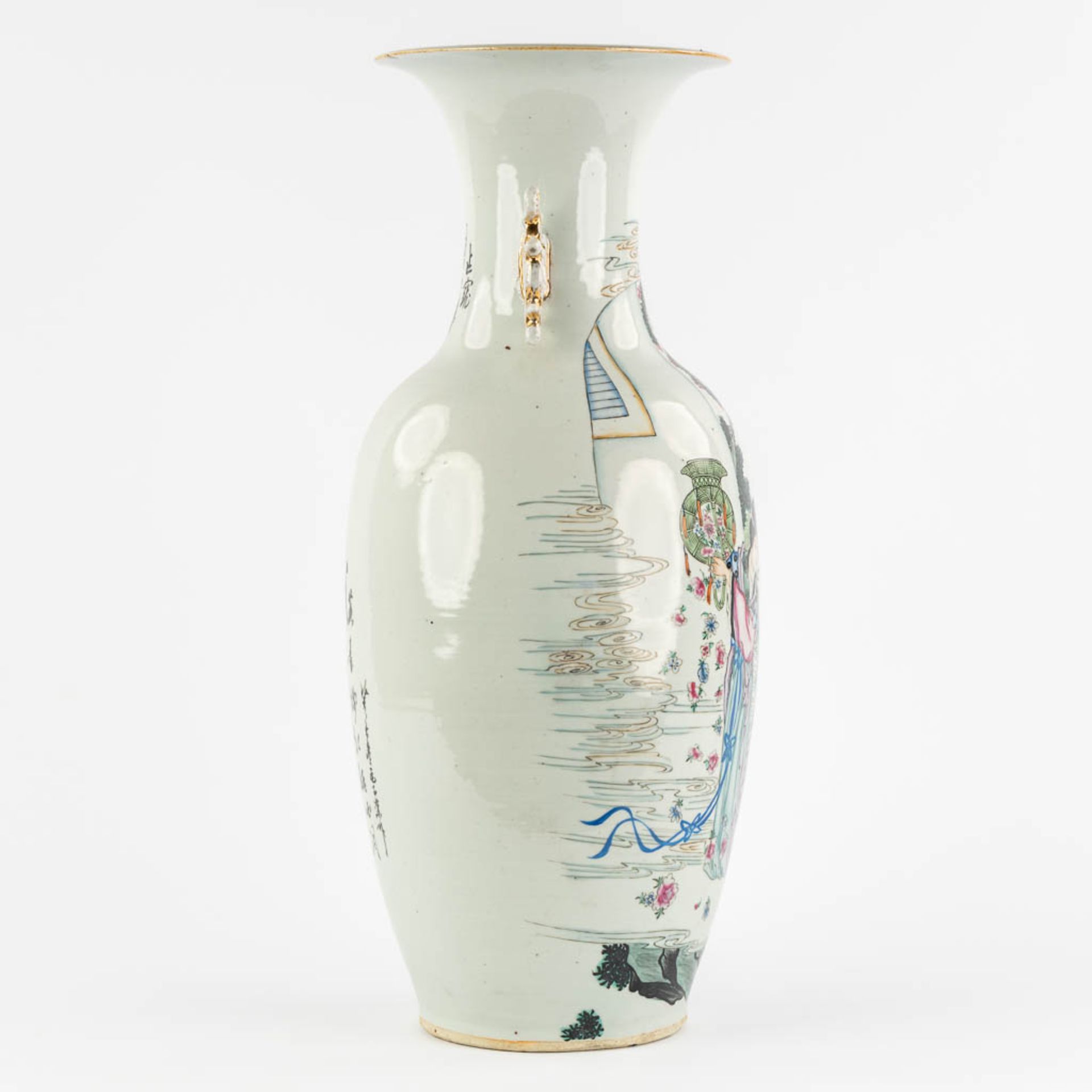 A Chinese vase decorated with ladies, 19th/20th C. (H:57 x D:25 cm) - Bild 6 aus 13