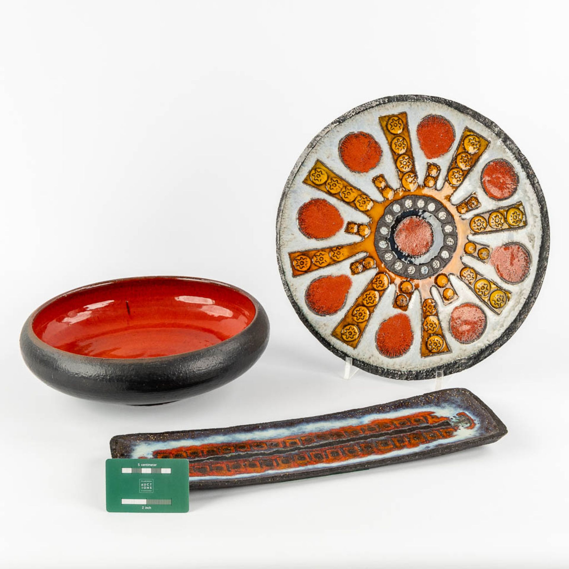 Three ceramic items, bowls and platter. Circa 1970. (D:35 cm) - Image 2 of 11