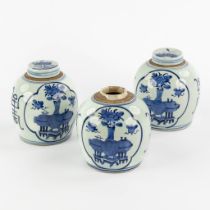 Three ginger jars, blue-white decor. 19th/20th C. (H:14 x D:12 cm)