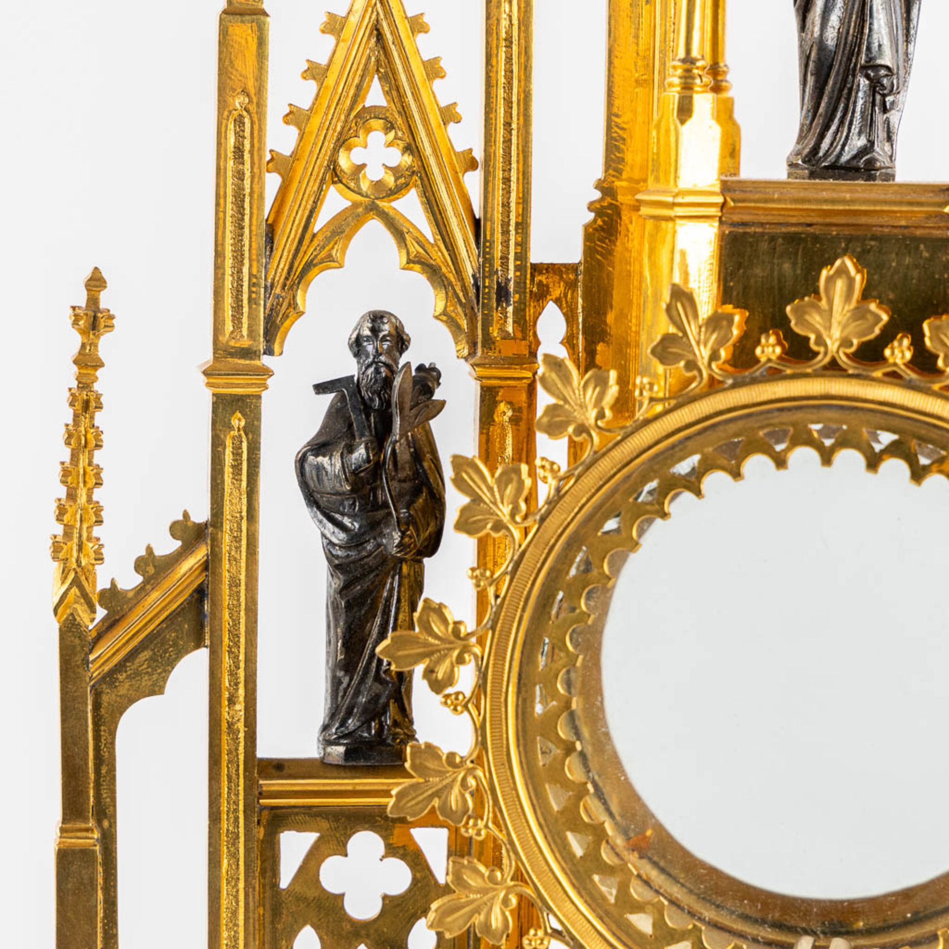 A Tower monstrance, gilt and silver plated brass, Gothic Revival. 19th C. (W:21,5 x H:58 cm) - Image 14 of 22