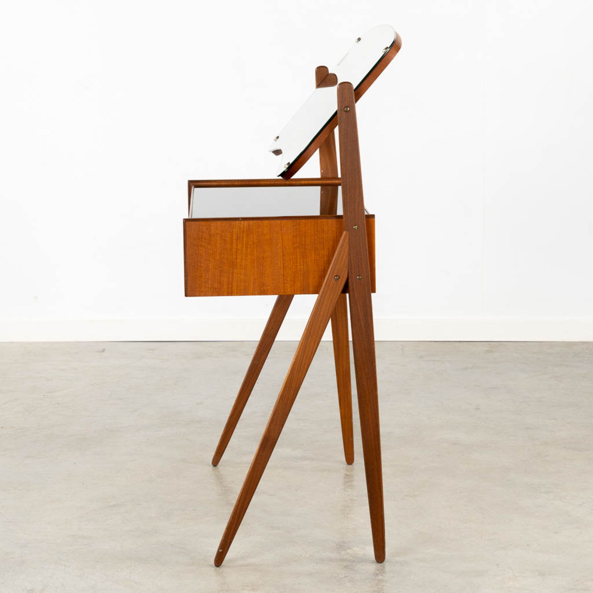 Arne VODDER (1926-2009) 'Dressing table' teak and glass. (L:36 x W:80 x H:105 cm) - Image 5 of 13