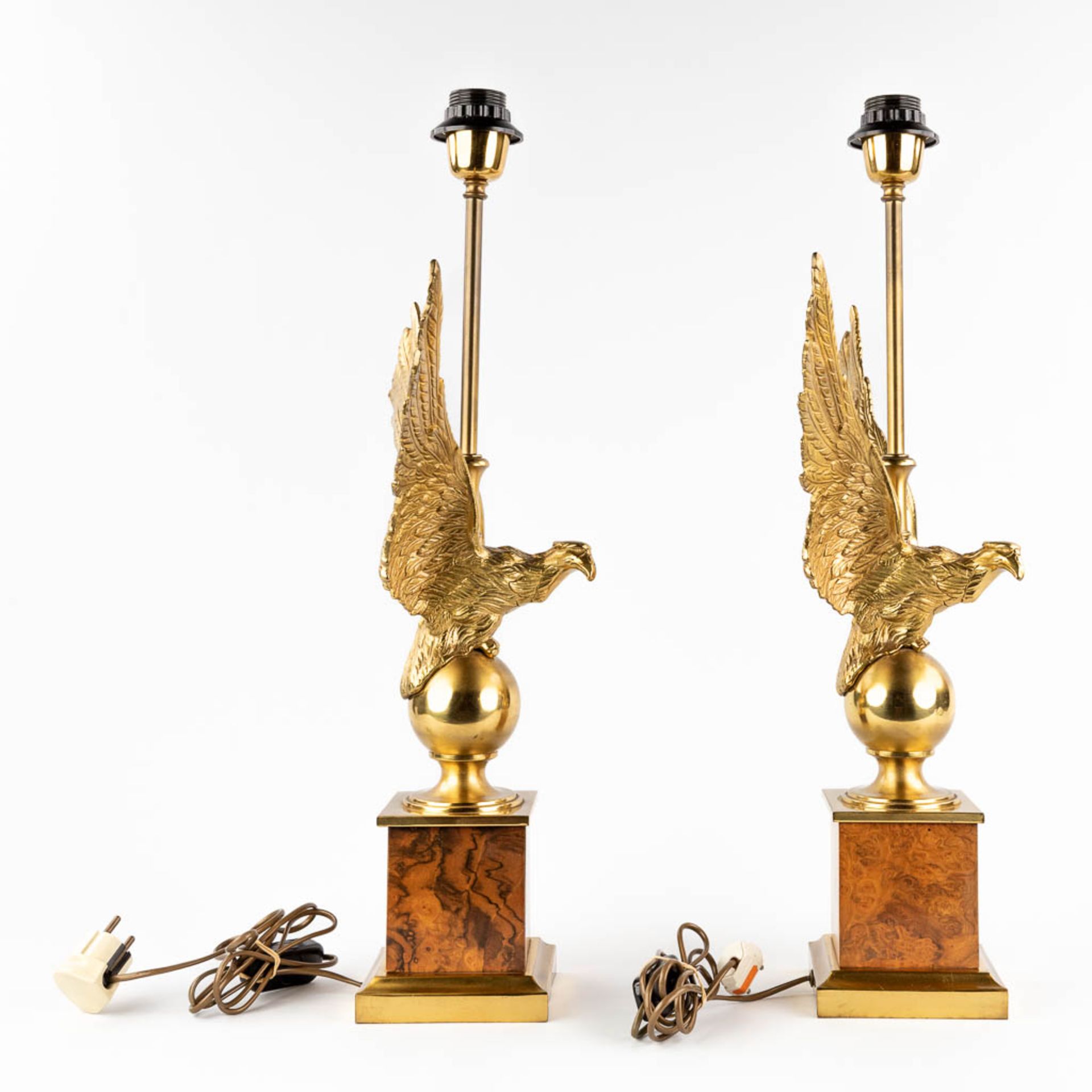 A pair of table lamps with an eagle figurine. Hollywood Regency style. 20th C. (L:15 x W:30 x H:61,5 - Image 4 of 9