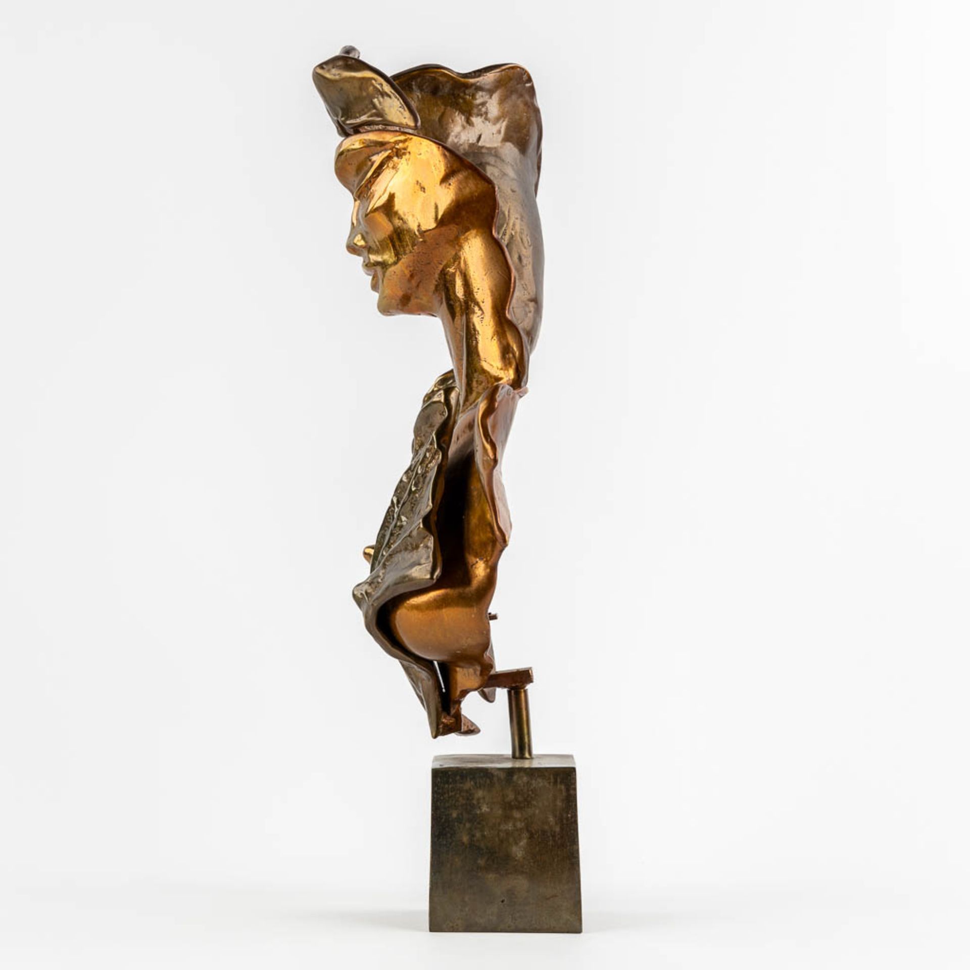 Yves LOHE (1947) 'Figure of a Lady' patinated bronze. (L:13 x W:29 x H:54 cm) - Image 4 of 10