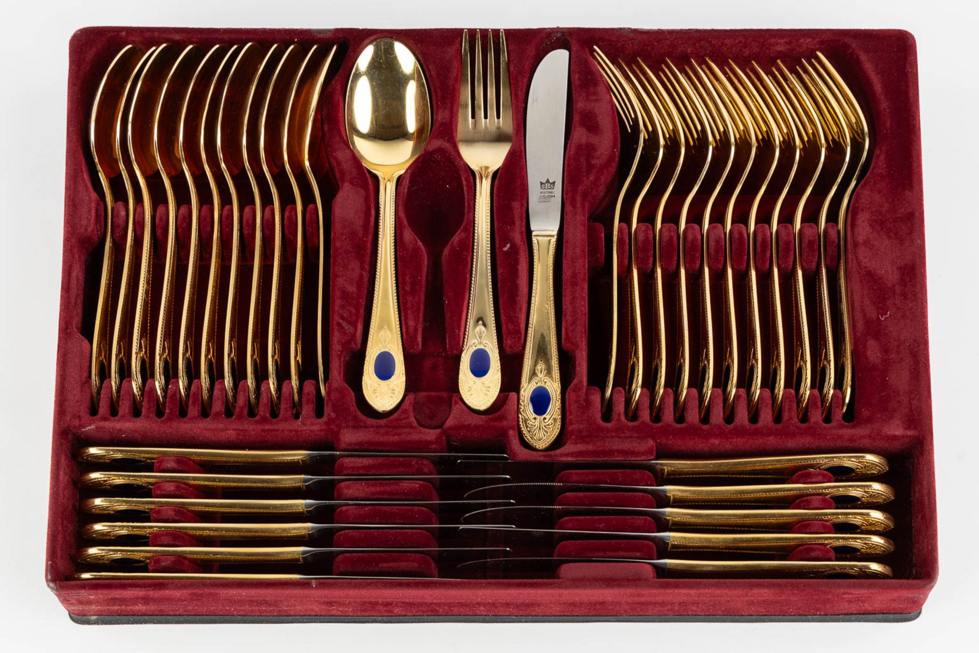 A gold-plated 'Bestecke Solingen' flatware cutlery set, made in Germany. (L:33 x W:45,5 x H:9,5 cm) - Image 5 of 11