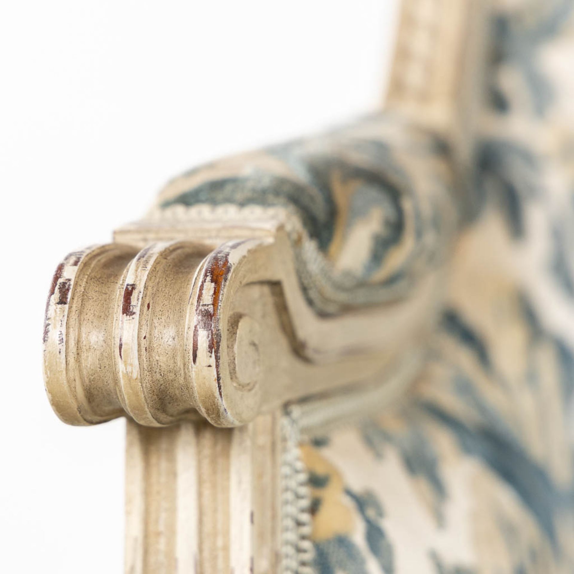 A decorative armchair, sculptured wood in Louis XVI style. (L:90 x W:67 x H:107 cm) - Bild 10 aus 11