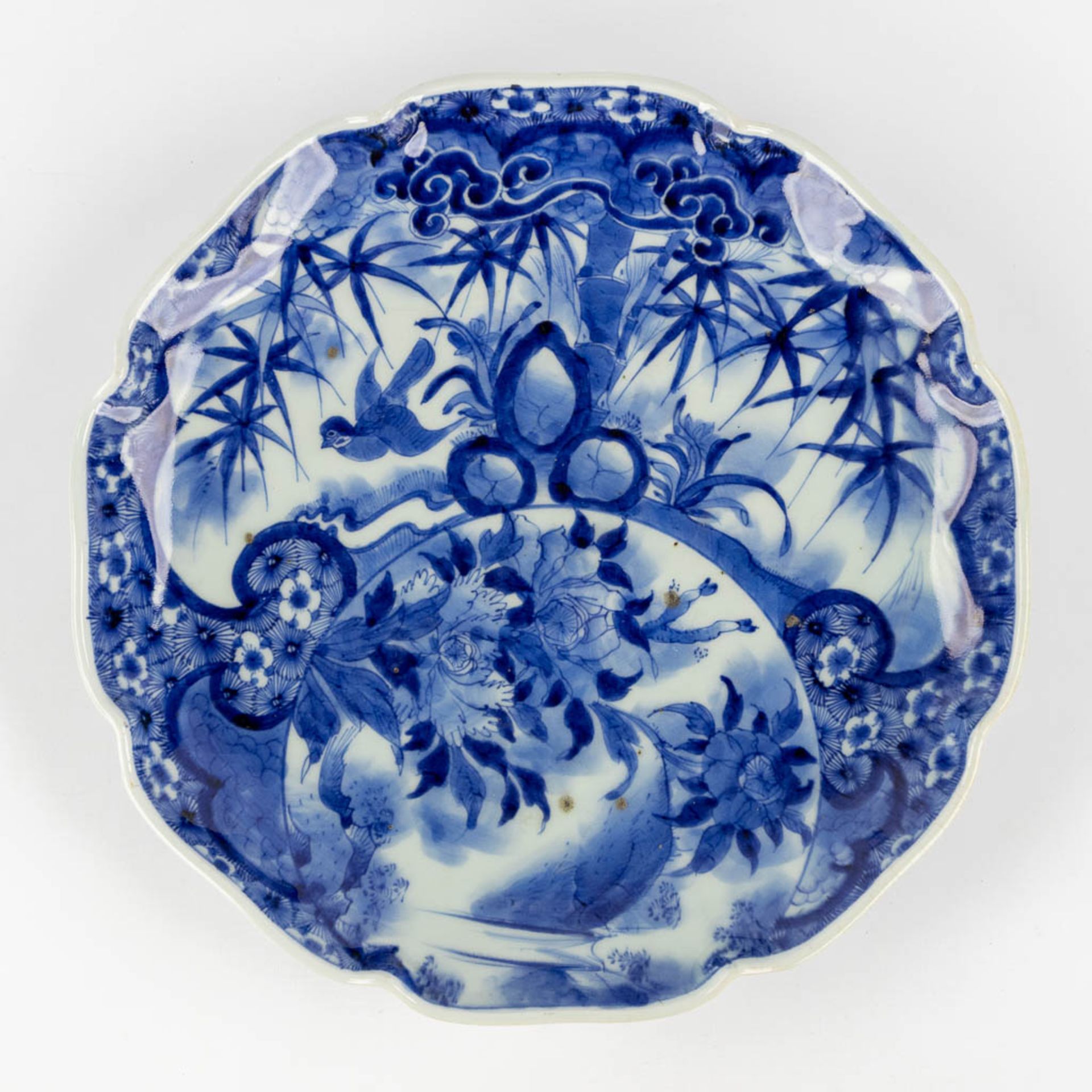 Two Japanese Imari and blue-white plates. 19th/20th C. (D:46 cm) - Image 9 of 14