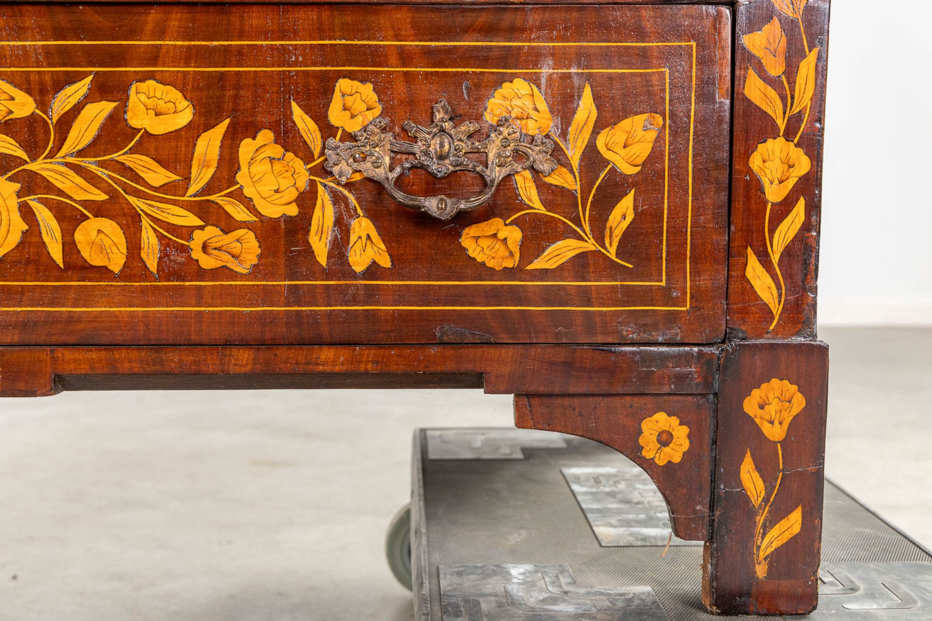 A fine marquetry inlay secretaire cabinet, The Netherlands, 18th C. (L:51 x W:112 x H:108 cm) - Image 15 of 20