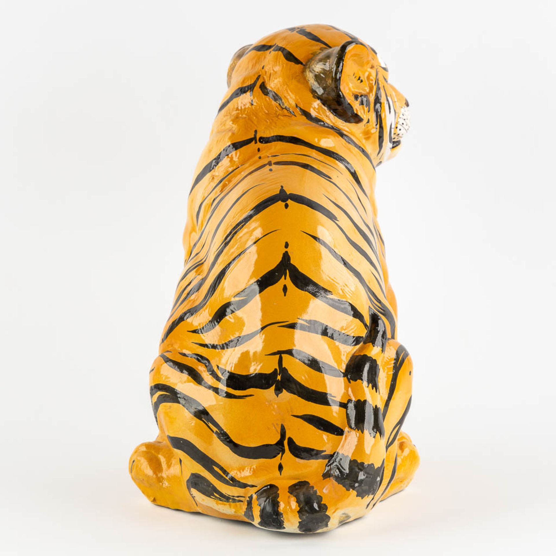 A decorative tiger cub, glazed ceramics. Italy, circa 1980. (L:27 x W:47 x H:44 cm) - Image 4 of 11