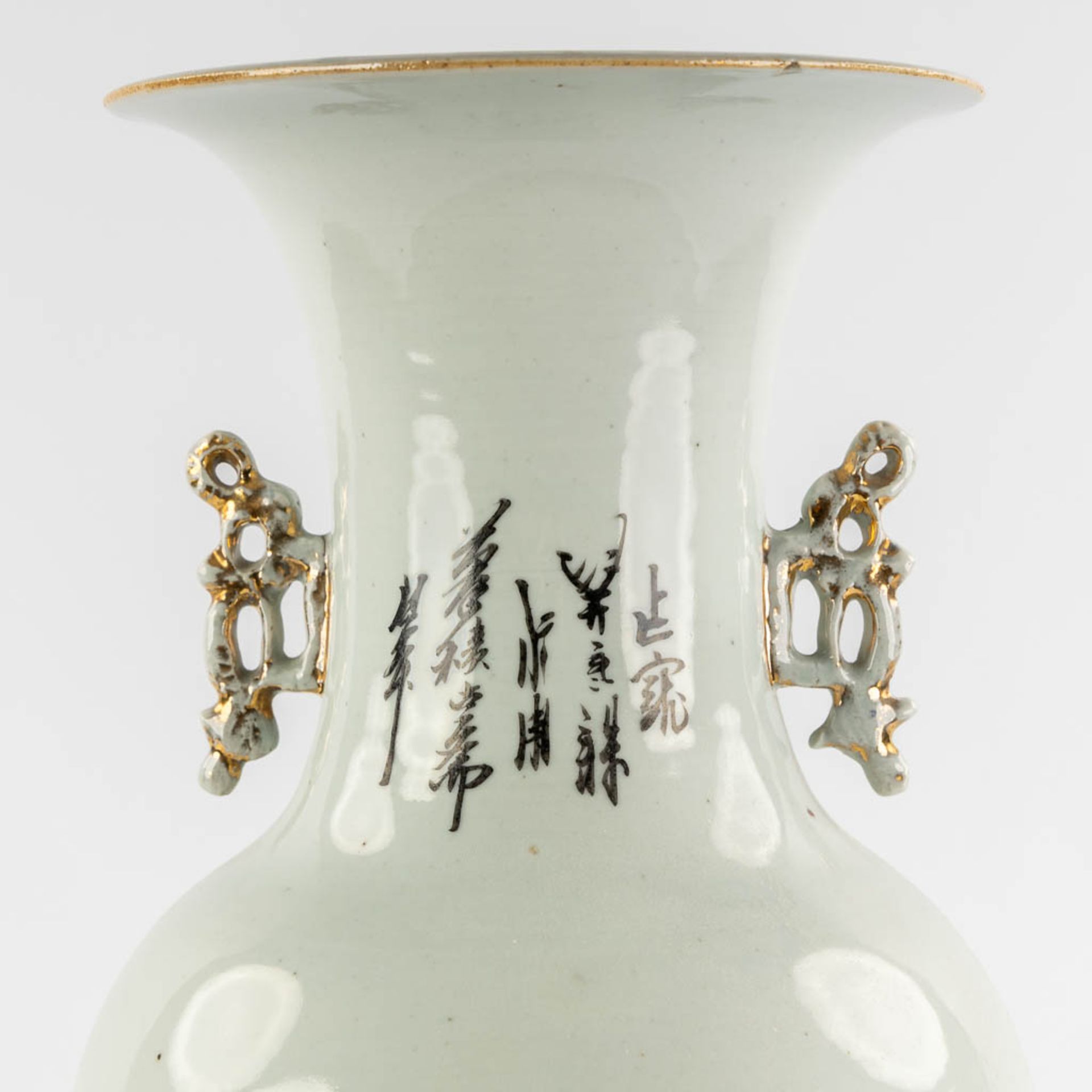 A Chinese vase decorated with ladies, 19th/20th C. (H:57 x D:25 cm) - Bild 11 aus 13