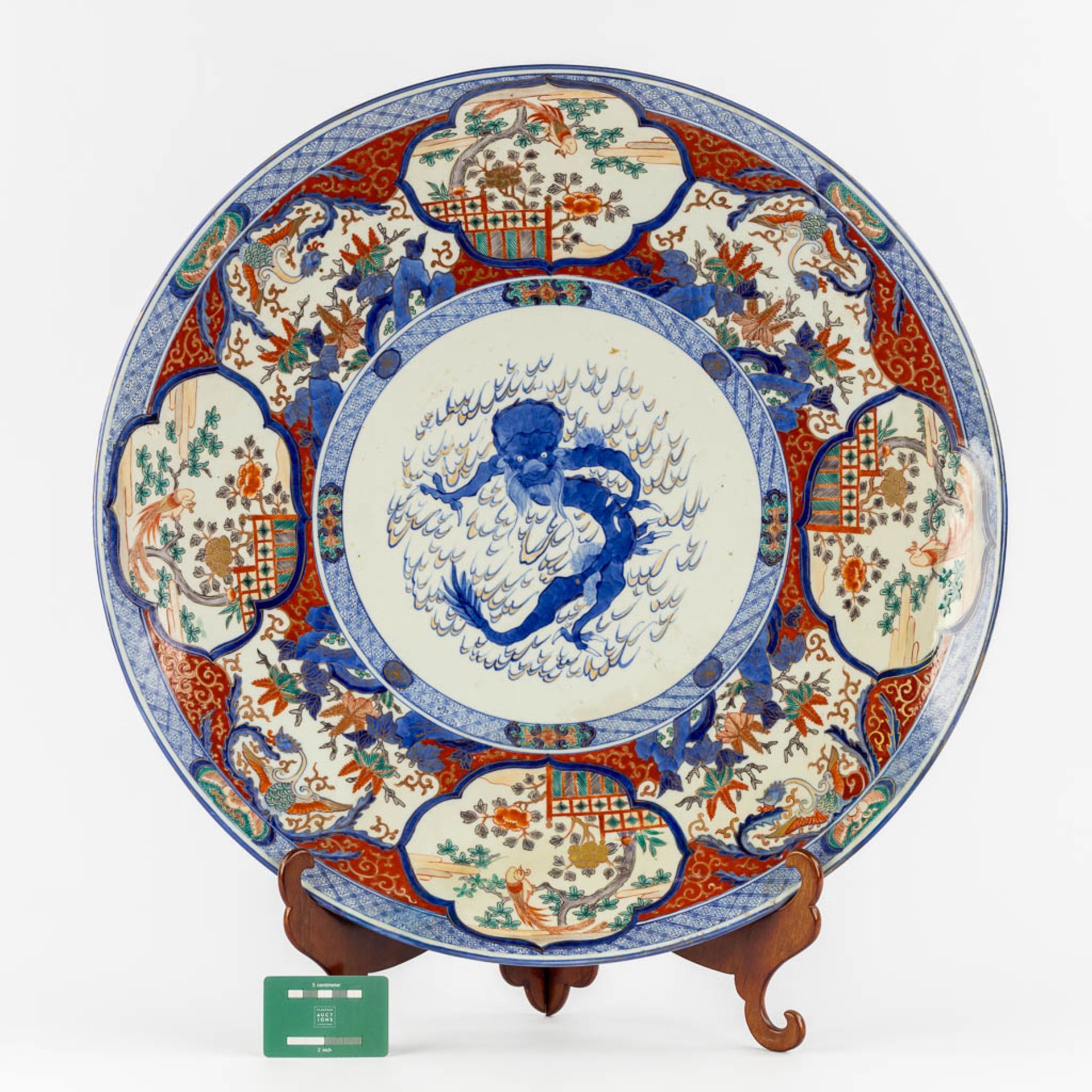 An exceptionally large Japanese Imari plate, 19th C. (D:62 cm) - Bild 2 aus 15