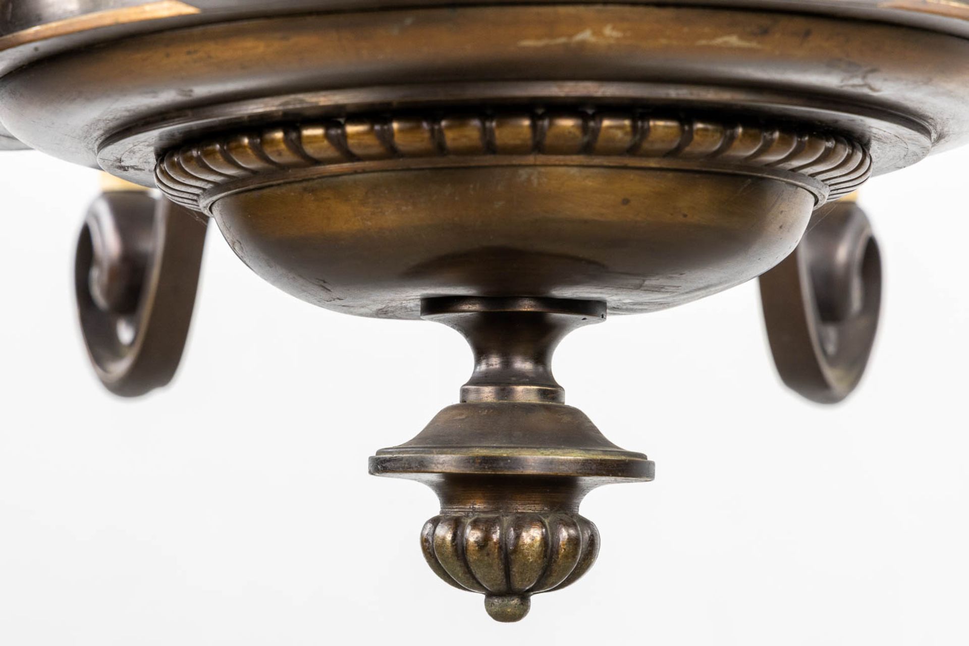 A large chandelier bronze in Art Deco style. Circa 1930. (H:85 x D:93 cm) - Image 7 of 9