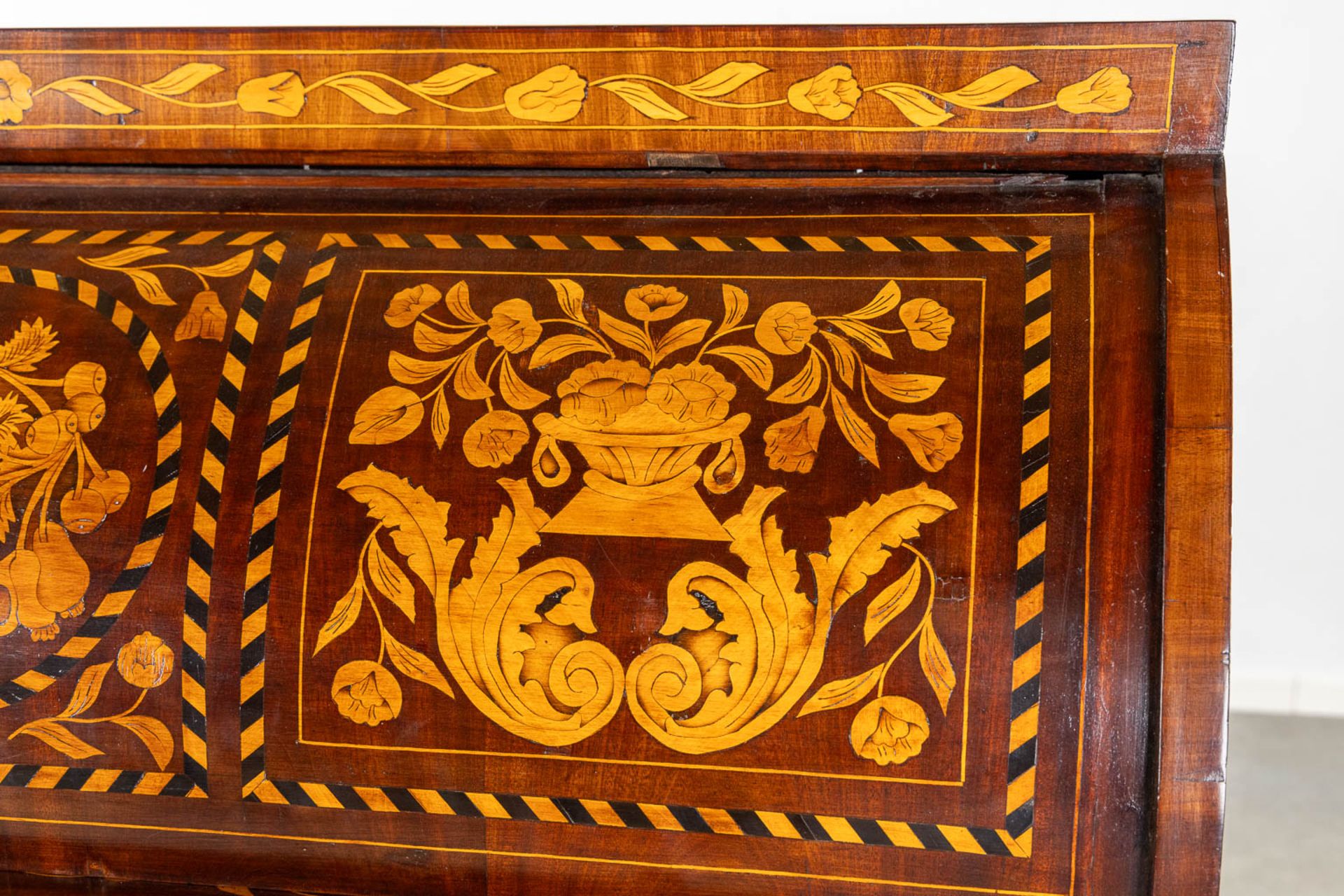A fine marquetry inlay secretaire cabinet, The Netherlands, 18th C. (L:51 x W:112 x H:108 cm) - Image 12 of 20