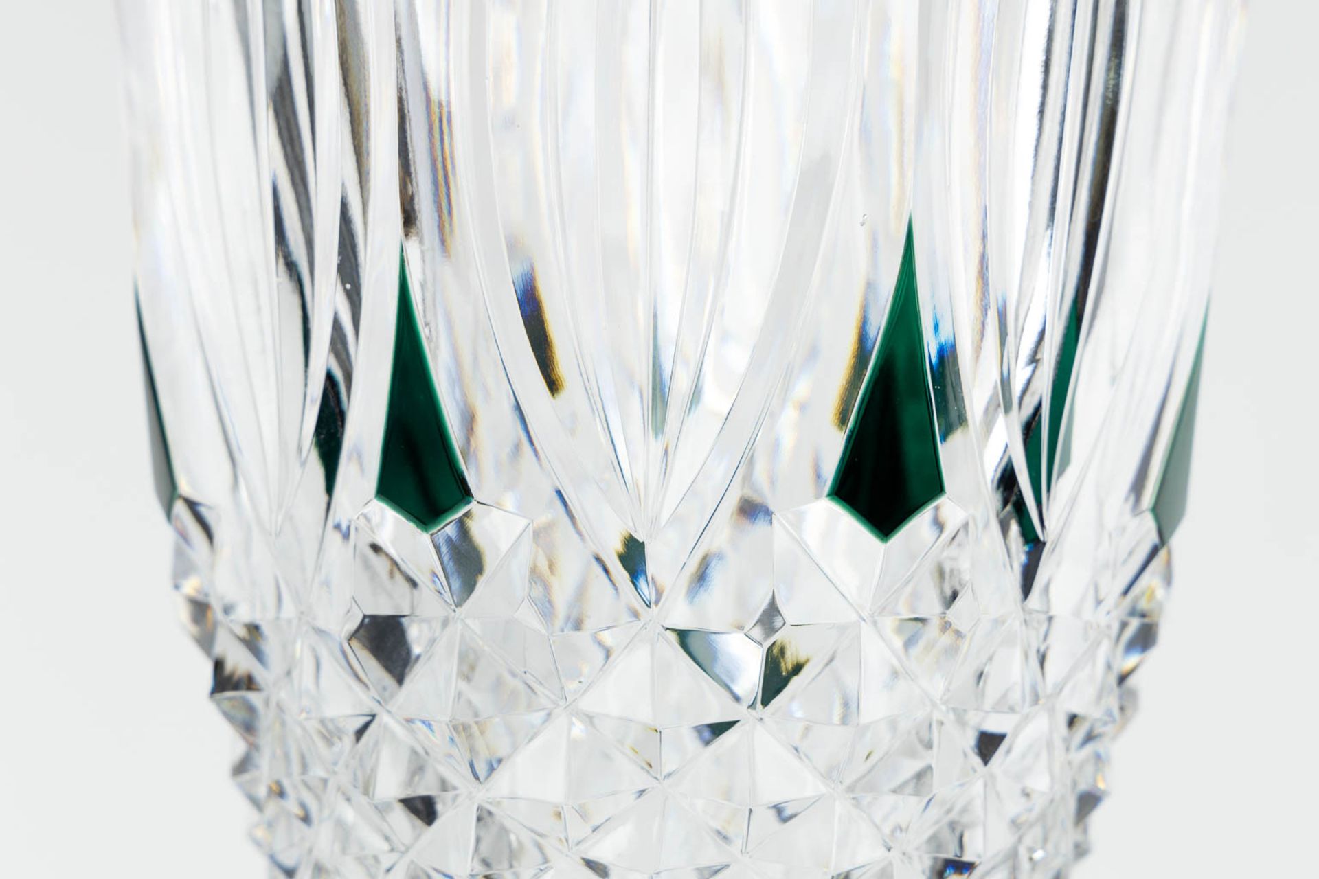 Val Saint Lambert, an exceptionally large vase, cut and coloured crystal. (H:56 x D:28,5 cm) - Bild 11 aus 11